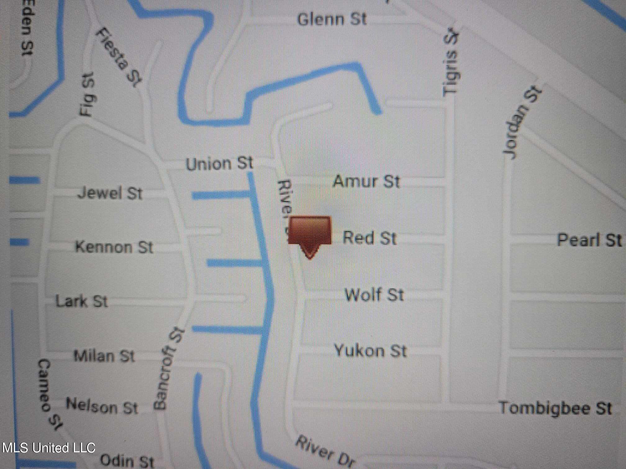 000 Red Street Property Photo 2