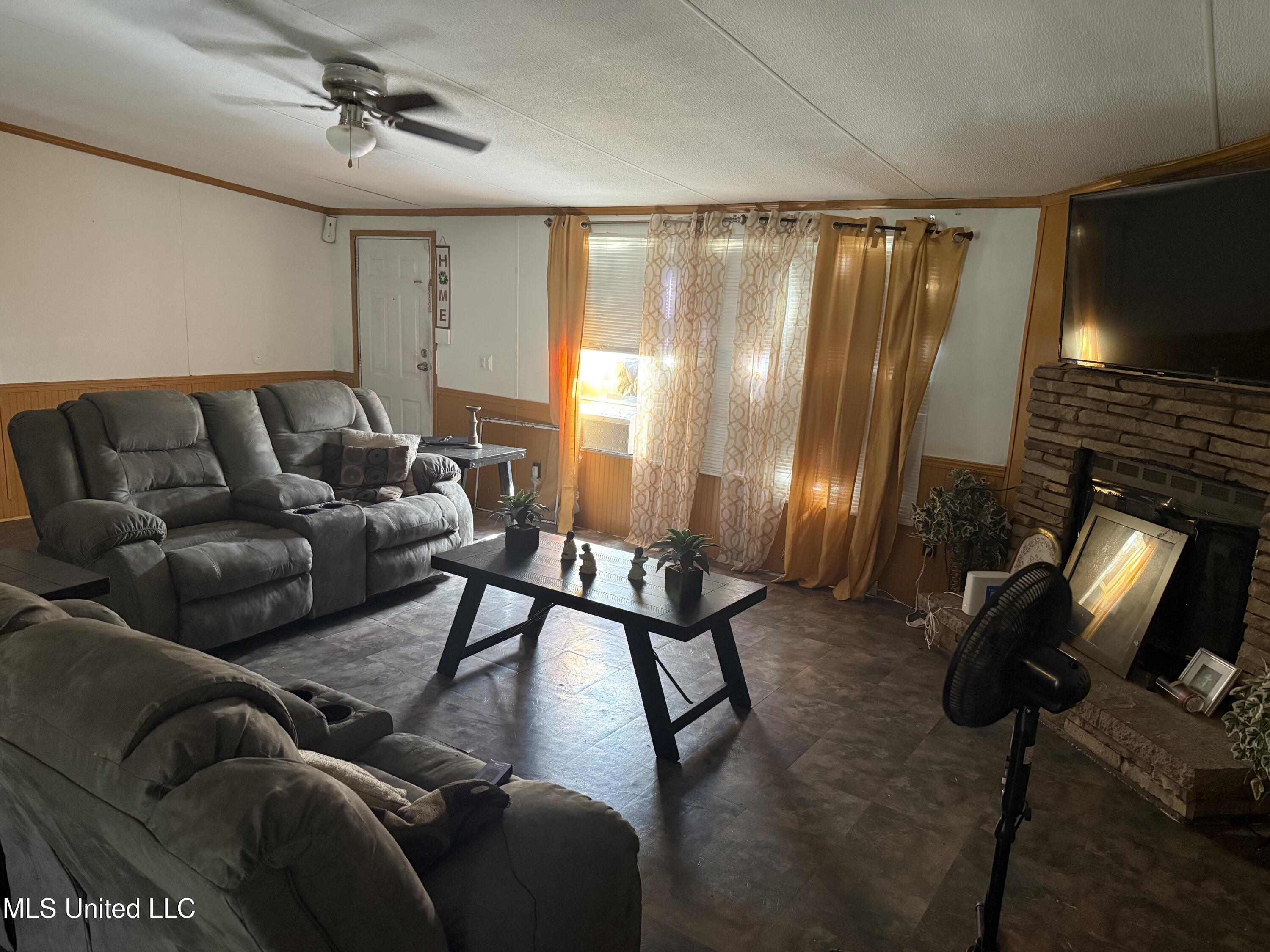 320 Cedar Hill Drive Property Photo 3