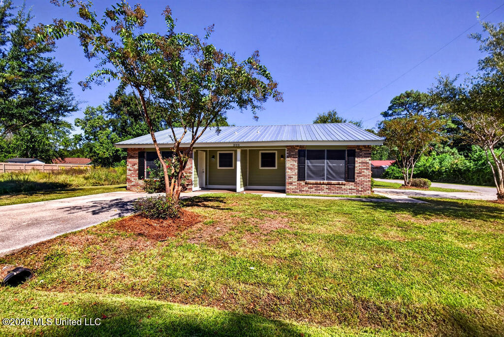 300 Gates Avenue Property Photo 1