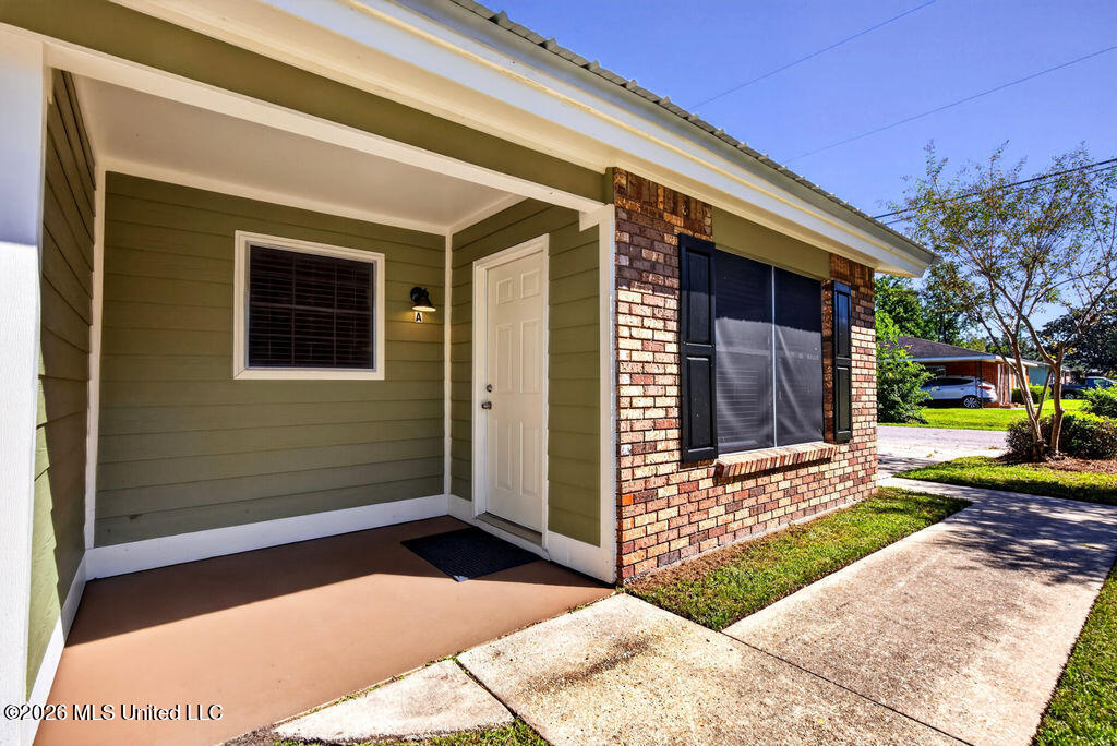 300 Gates Avenue Property Photo 5
