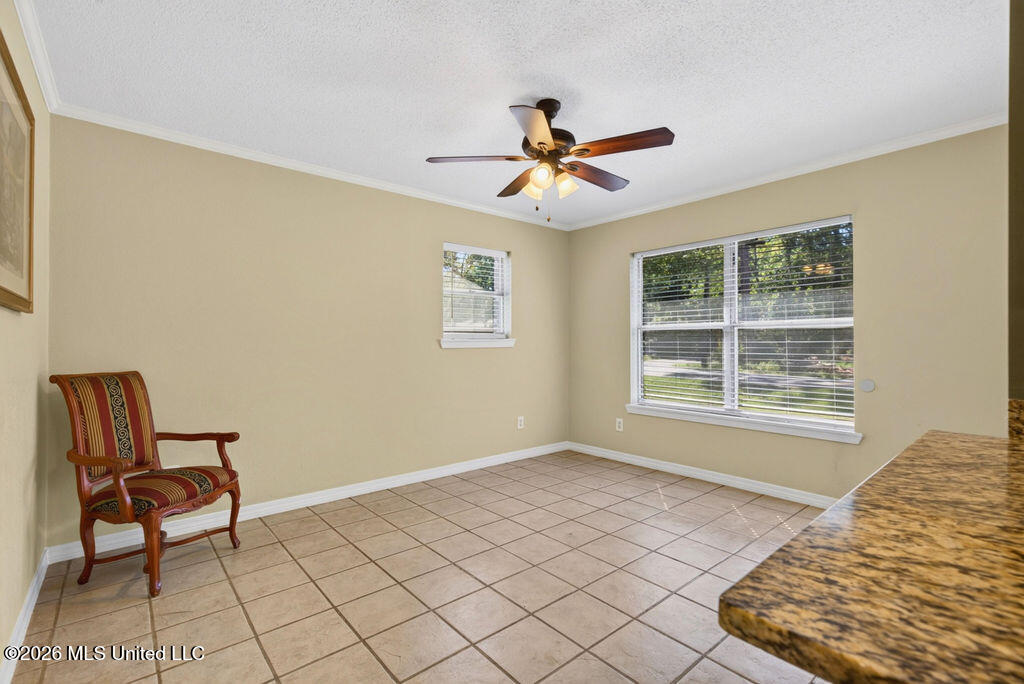 300 Gates Avenue Property Photo 6