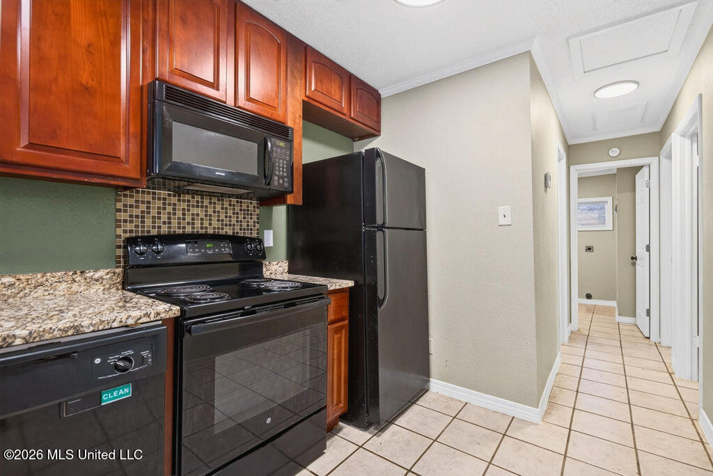 300 Gates Avenue Property Photo 11