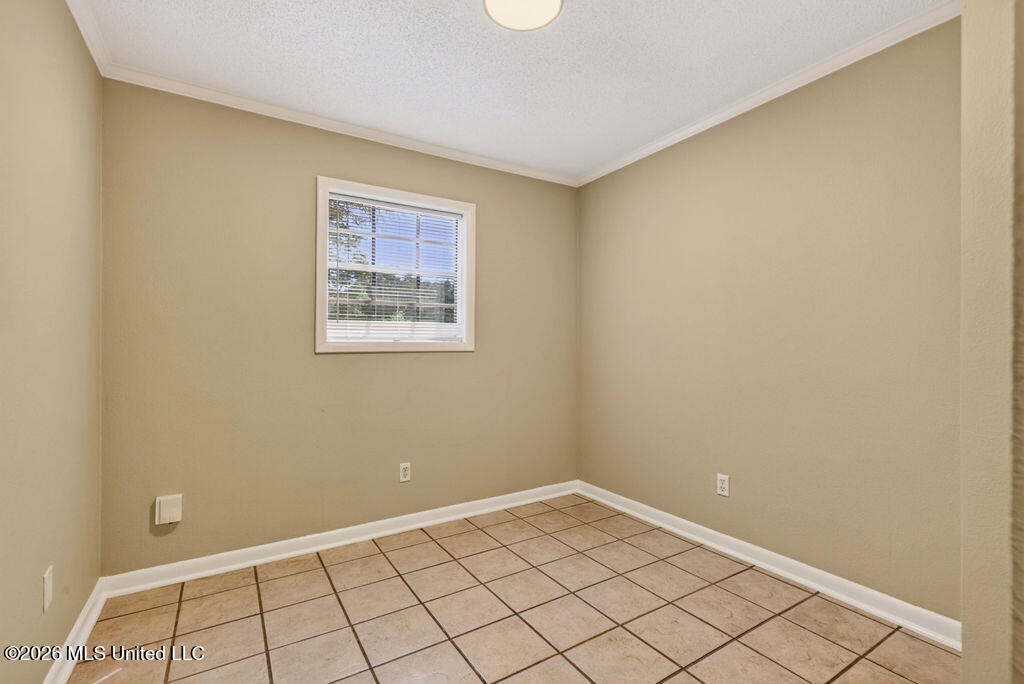 300 Gates Avenue Property Photo 12