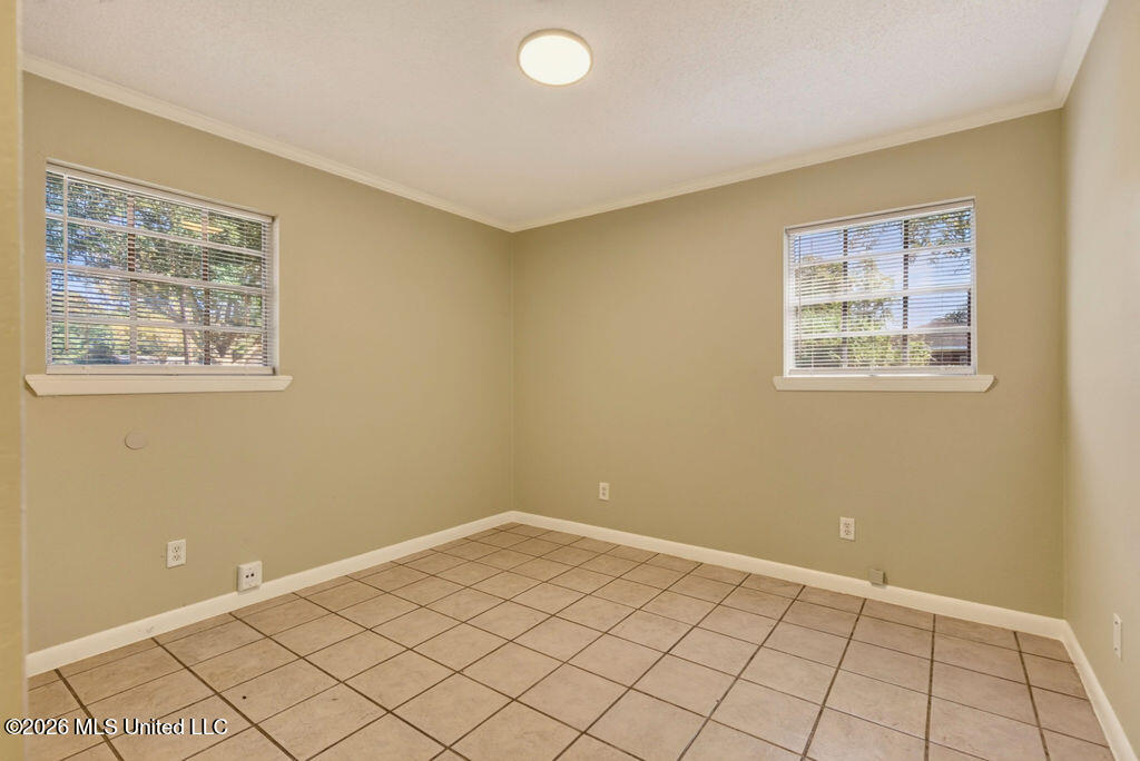300 Gates Avenue Property Photo 13