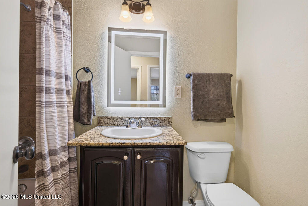 300 Gates Avenue Property Photo 14
