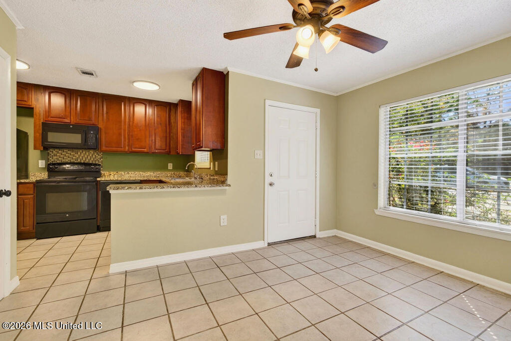 300 Gates Avenue Property Photo 22