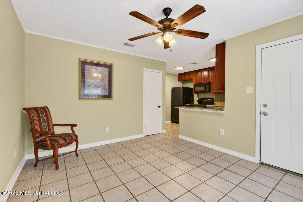 300 Gates Avenue Property Photo 23