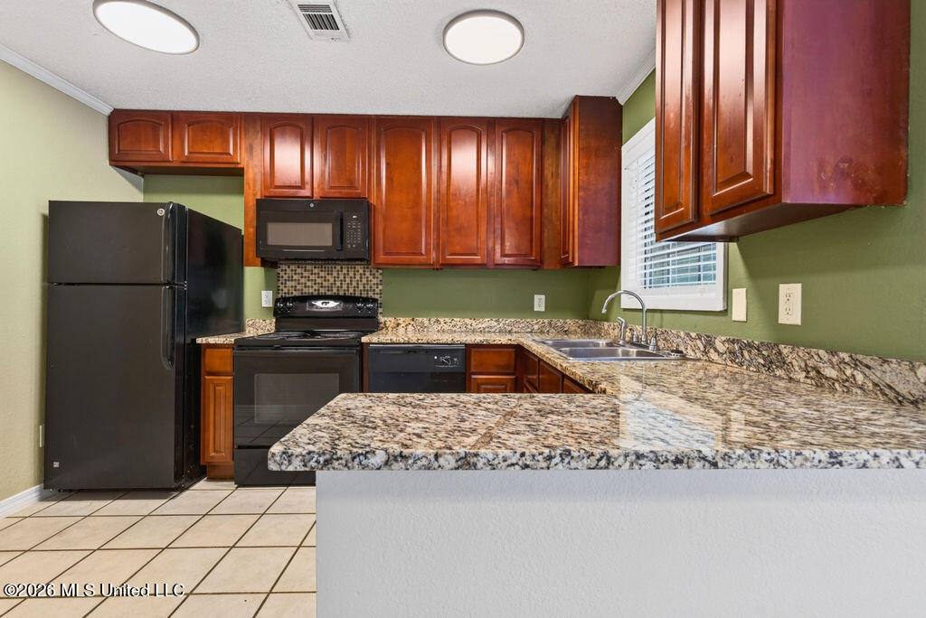300 Gates Avenue Property Photo 24