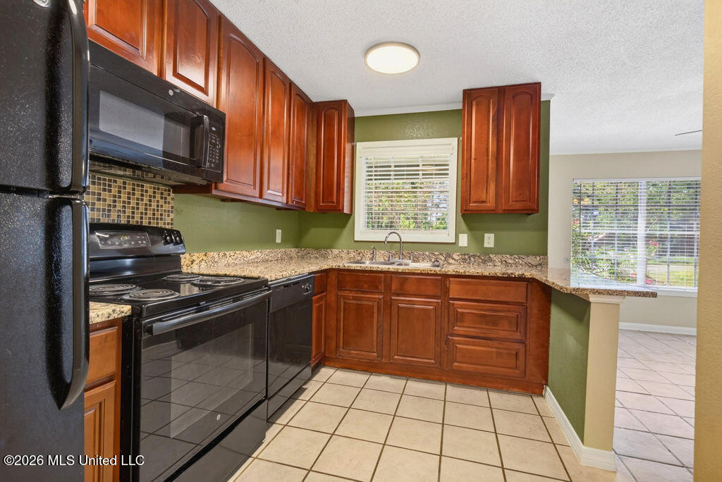 300 Gates Avenue Property Photo 25