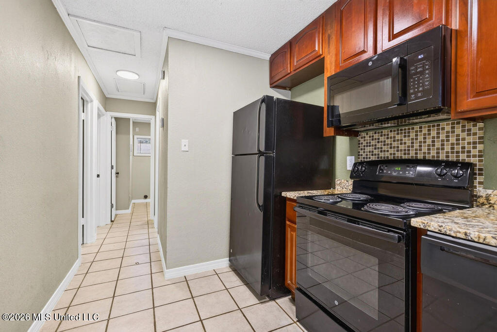 300 Gates Avenue Property Photo 26
