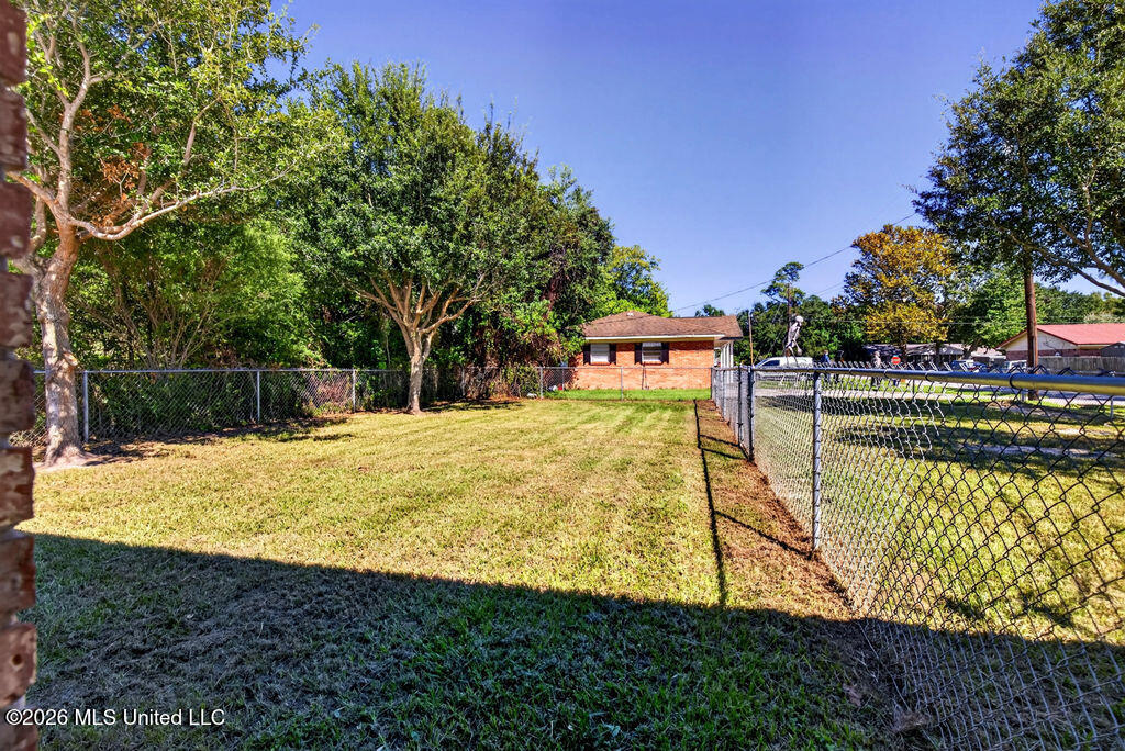 300 Gates Avenue Property Photo 32