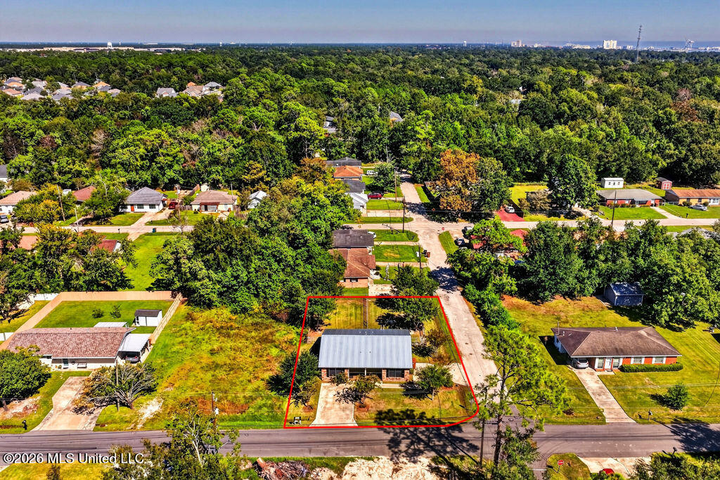 300 Gates Avenue Property Photo 34