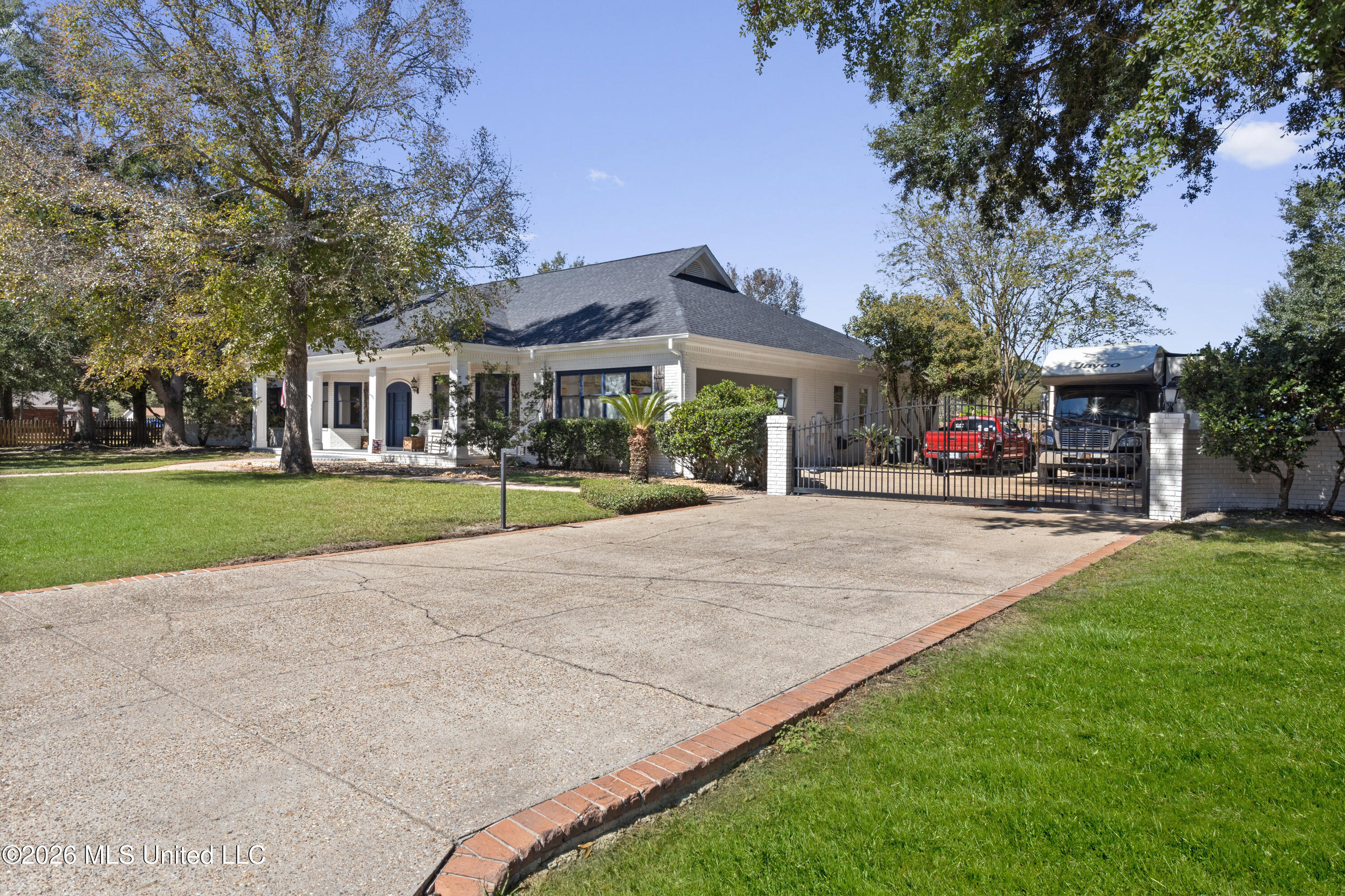1009 Pino Street Property Photo 4