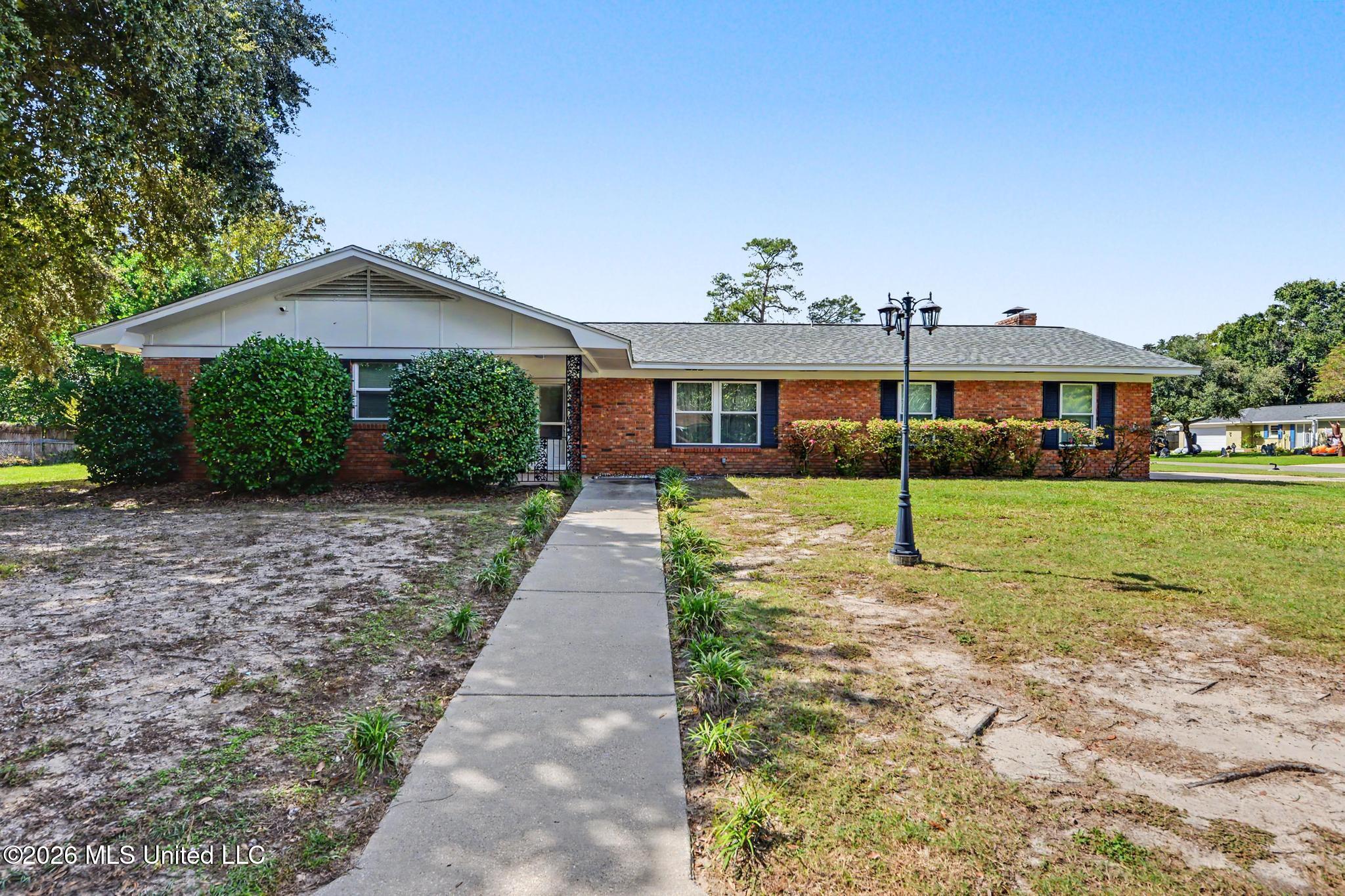227 Pinewood Circle Property Photo 1