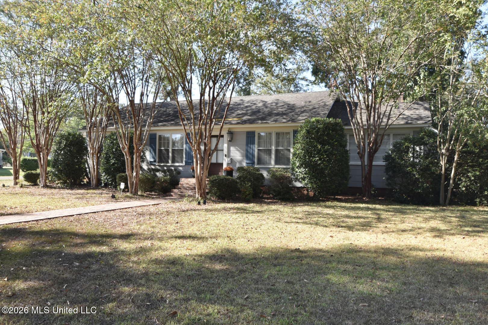 501 East Adams Avenue Property Photo 1