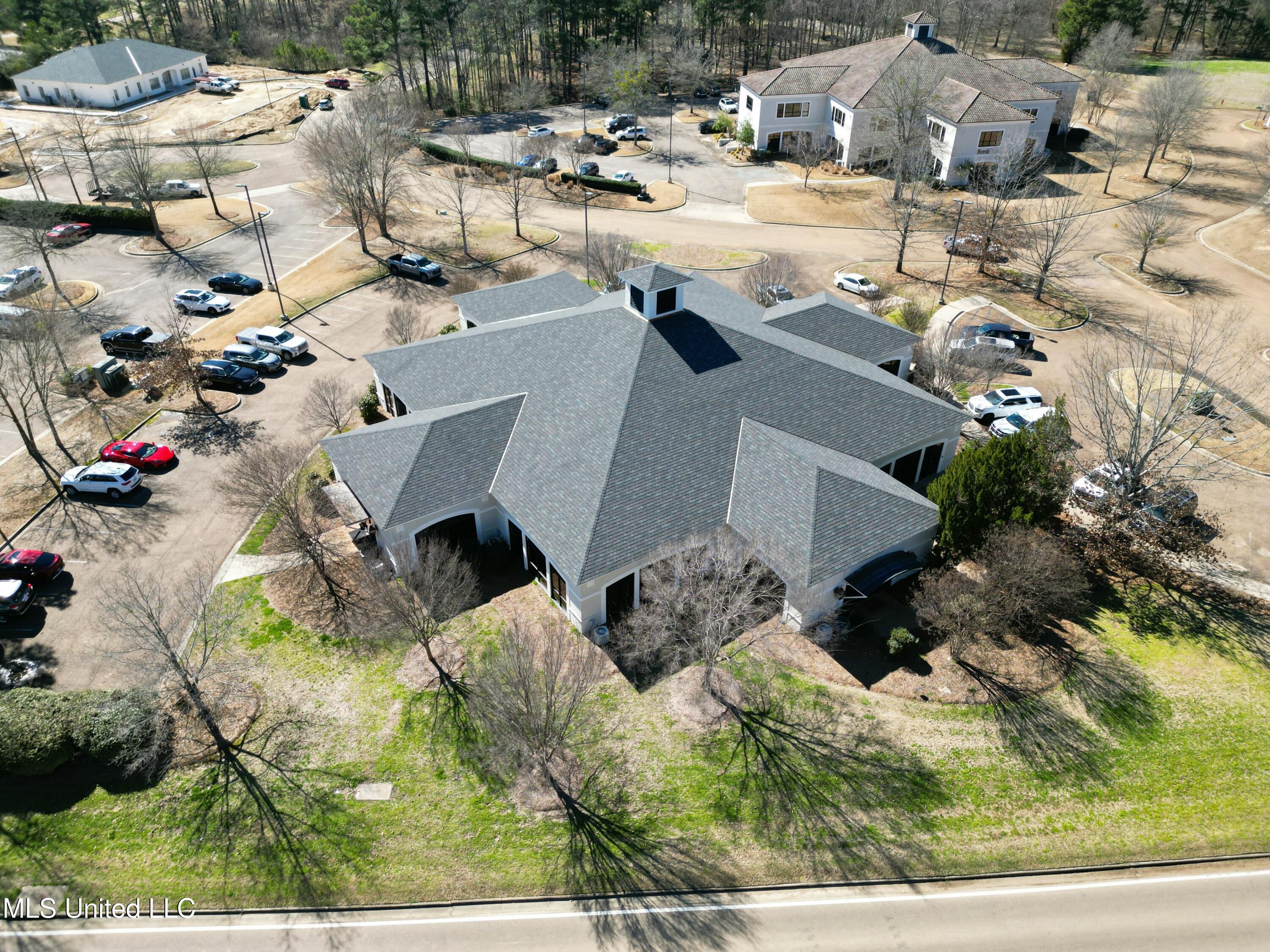 601 Crescent Boulevard Property Photo 6
