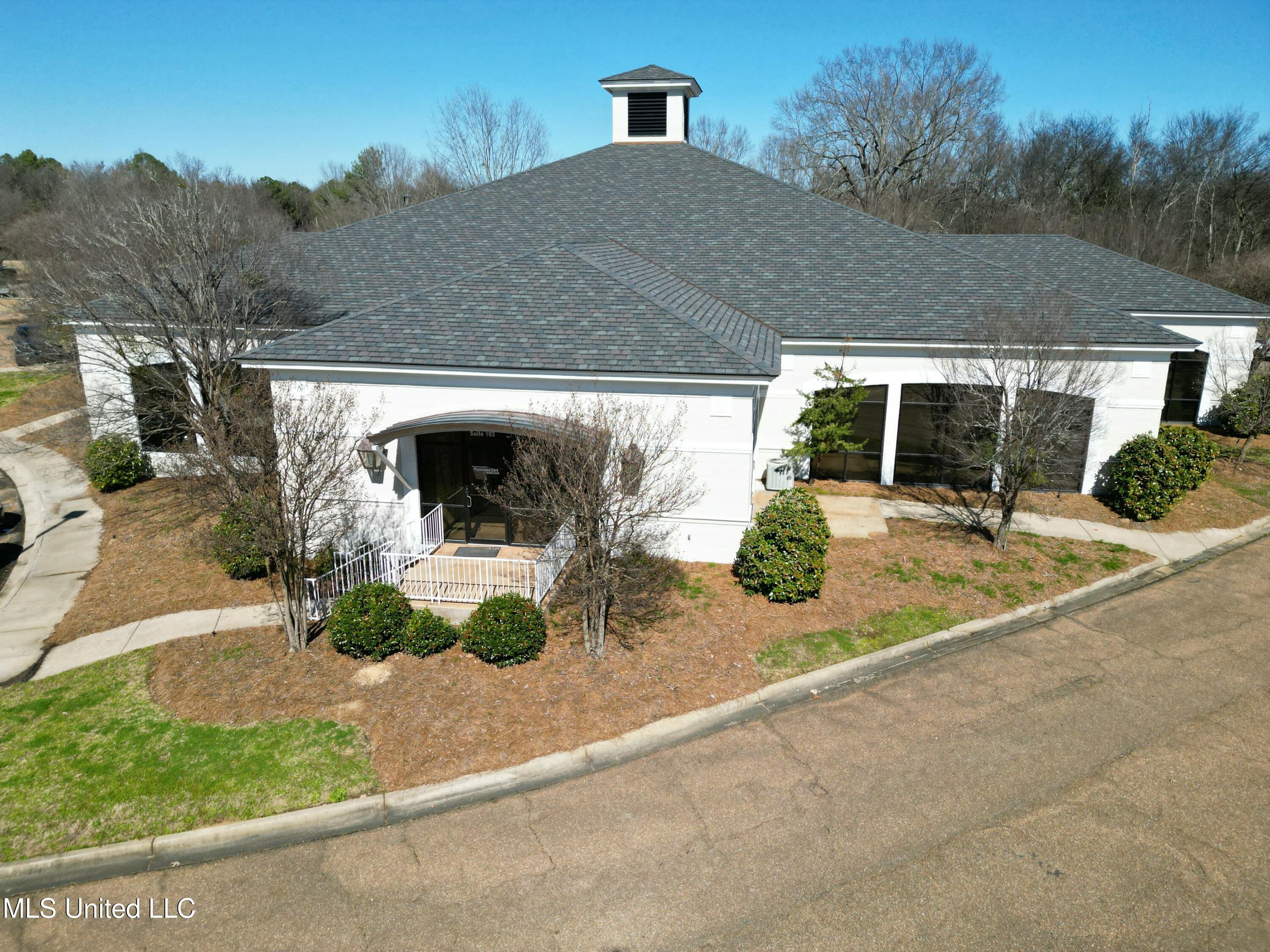 601 Crescent Boulevard Property Photo 7