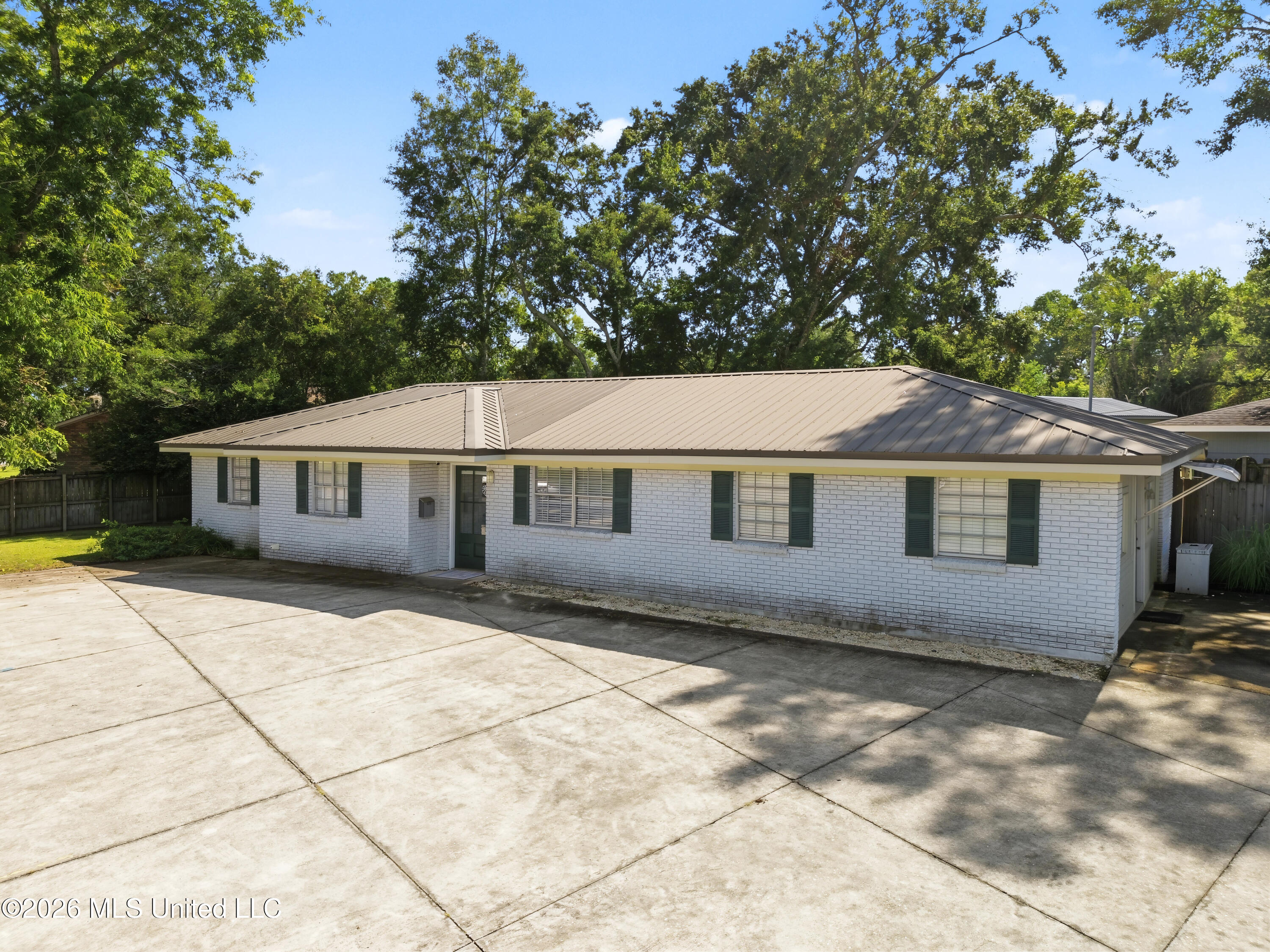 2600 Government Street Property Photo 1