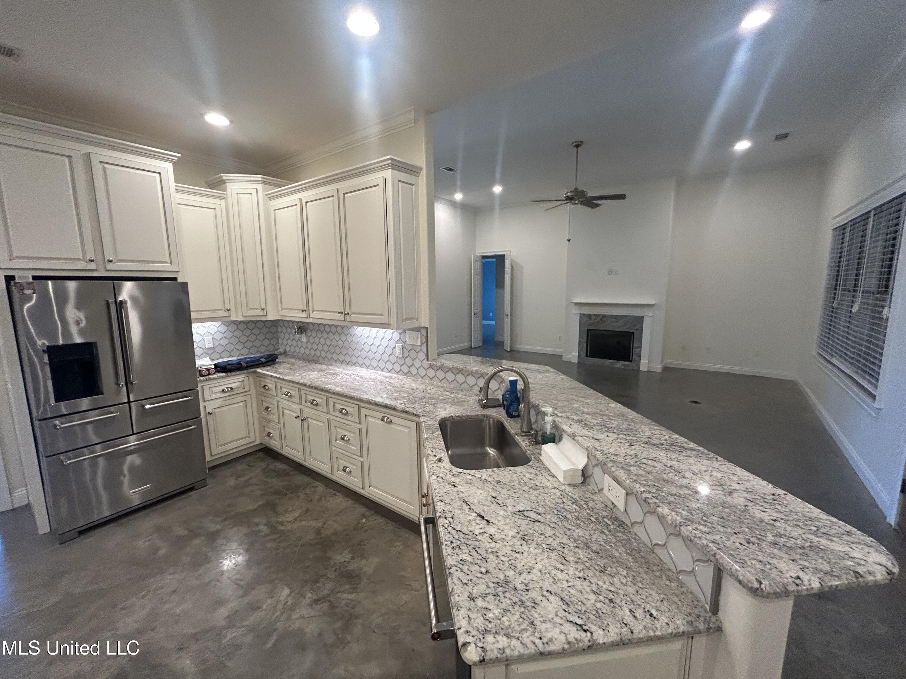 1306 Robert E Lee Drive Property Photo 2