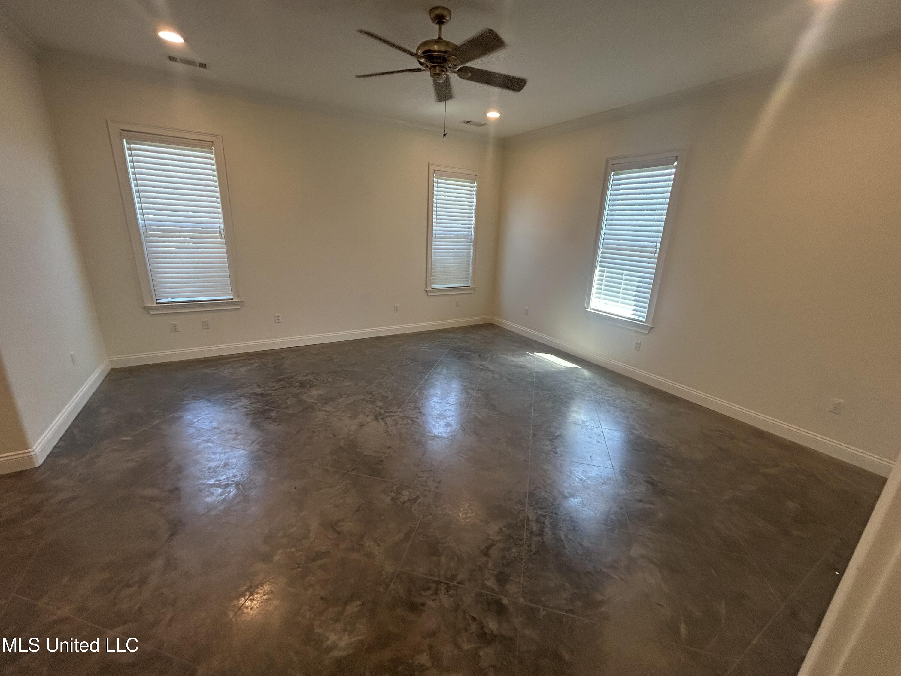 1306 Robert E Lee Drive Property Photo 5