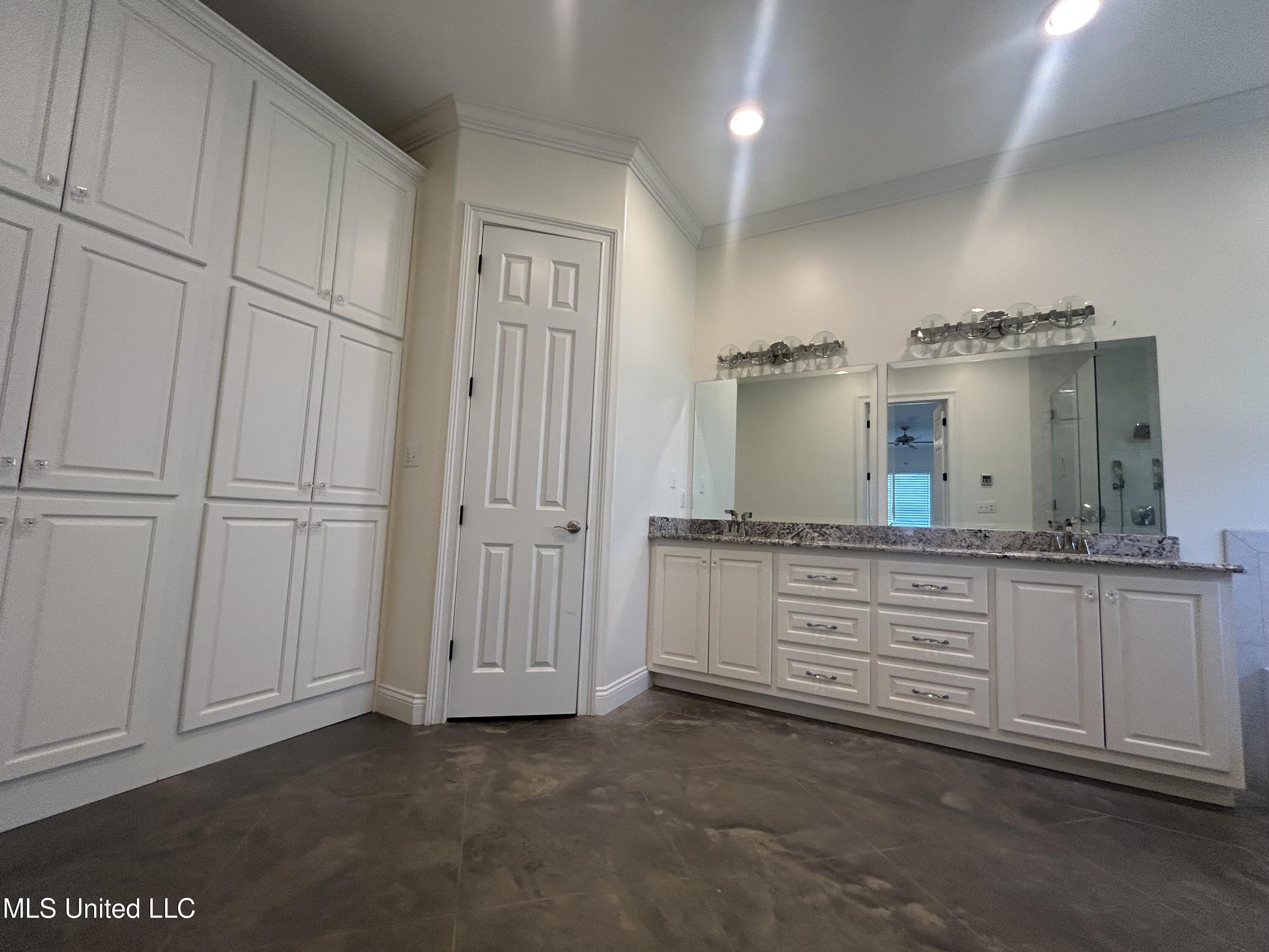 1306 Robert E Lee Drive Property Photo 8