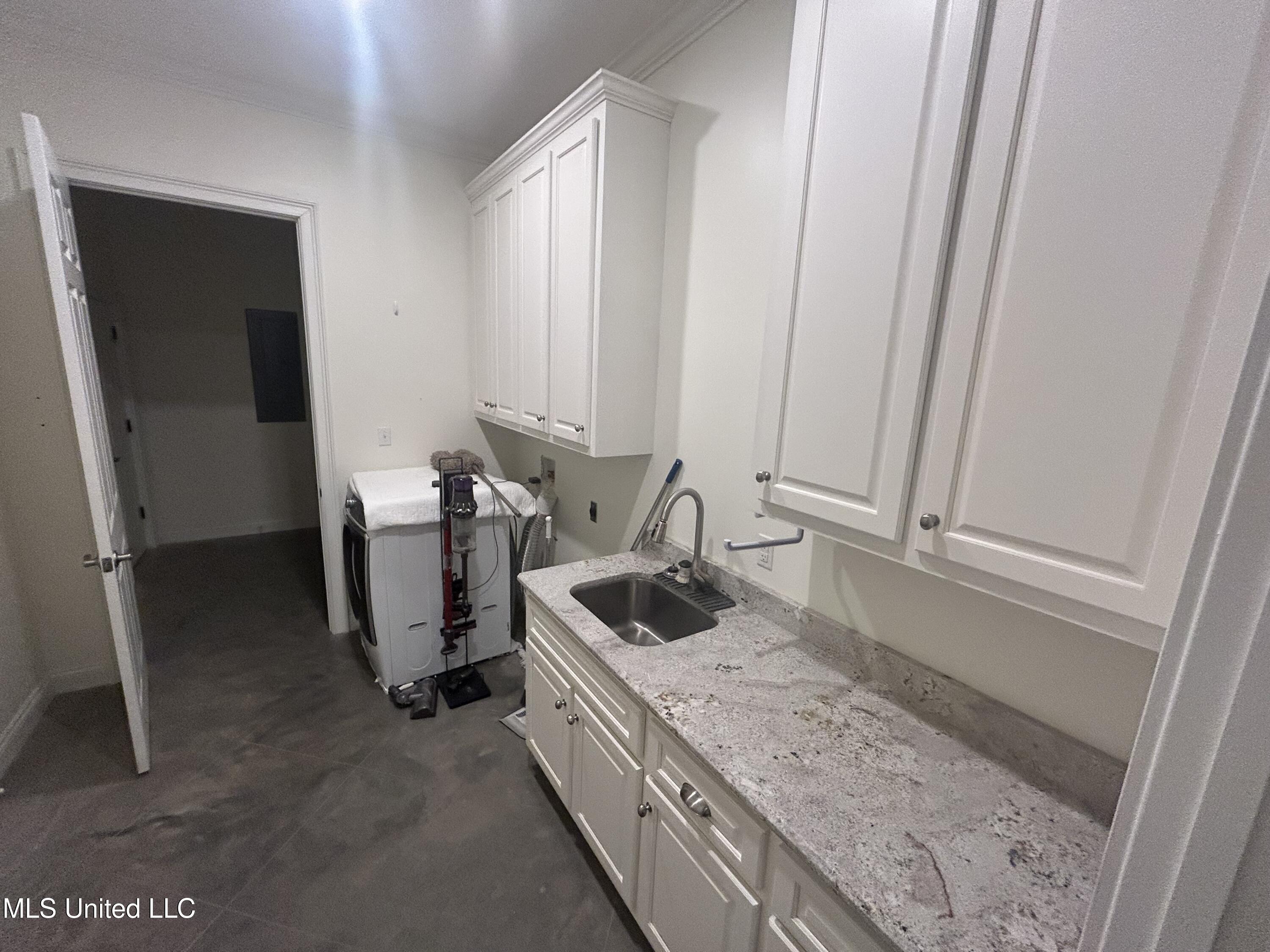 1306 Robert E Lee Drive Property Photo 9