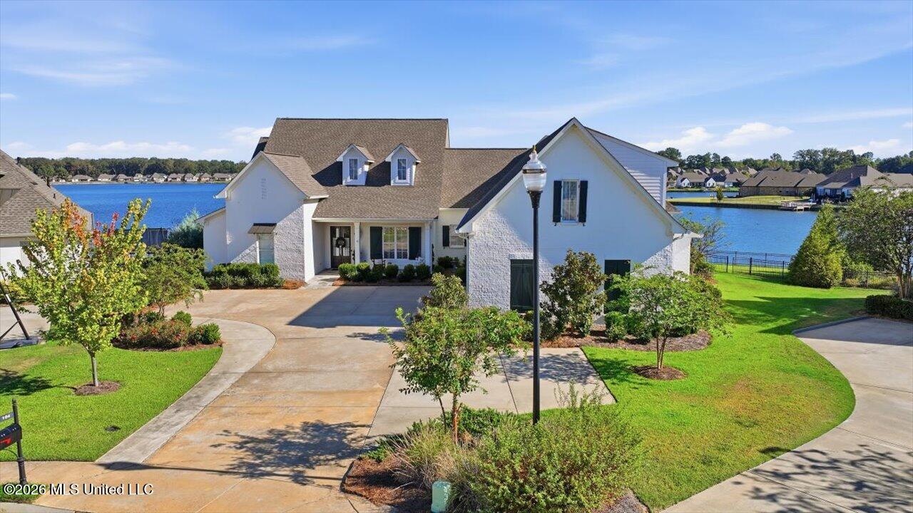 104 Lake Cove Property Photo 1