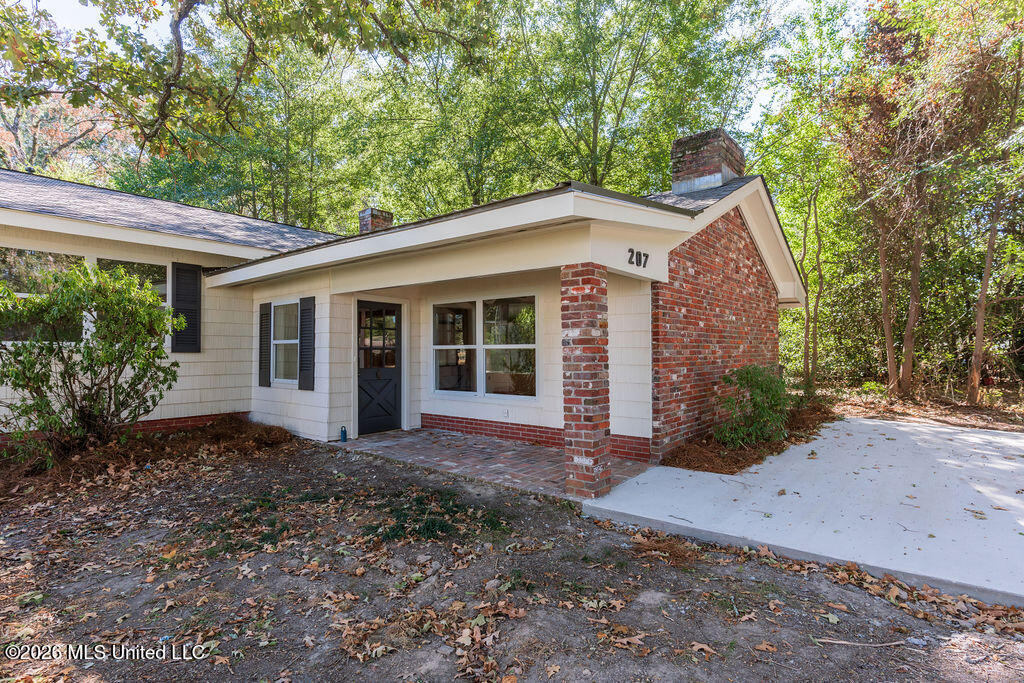 207 Mount Salus Drive Property Photo 4