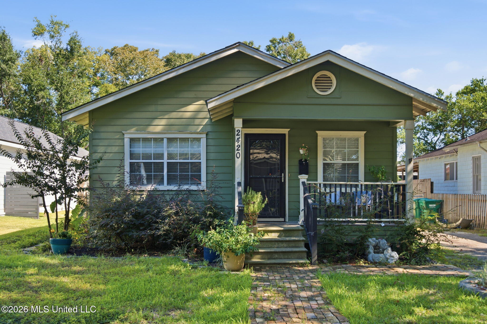 2420 Pine Avenue Property Photo 1