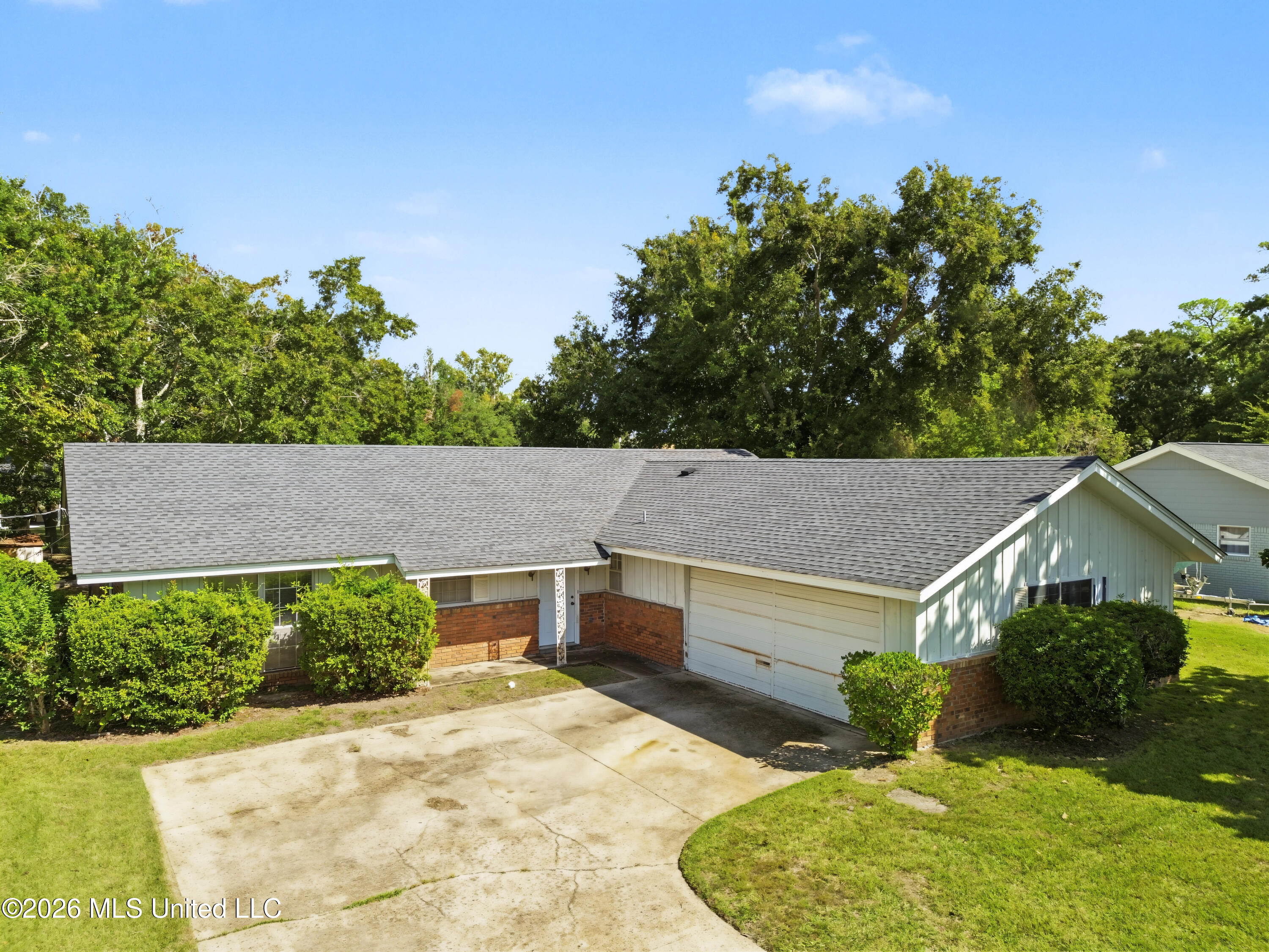 2420 Sunkist Country Club Road Property Photo 1