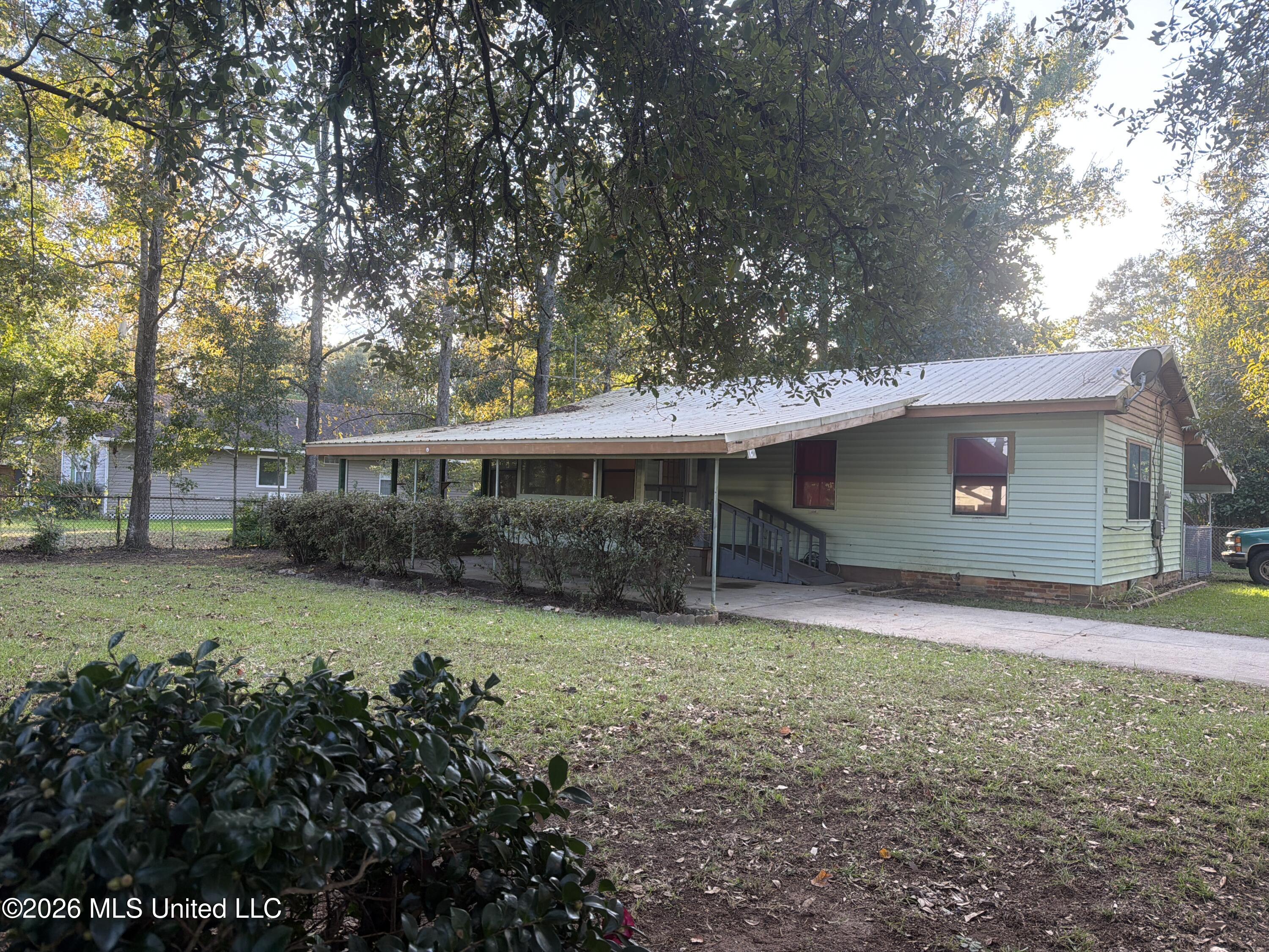 16 Meadows Street Property Photo 1