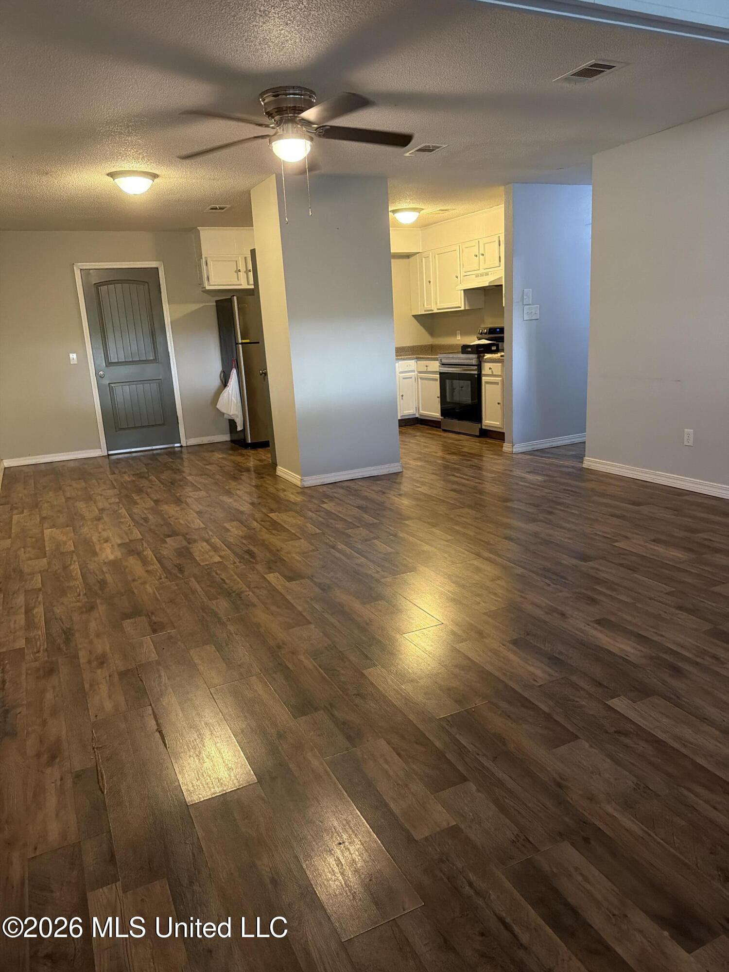 16 Meadows Street Property Photo 2