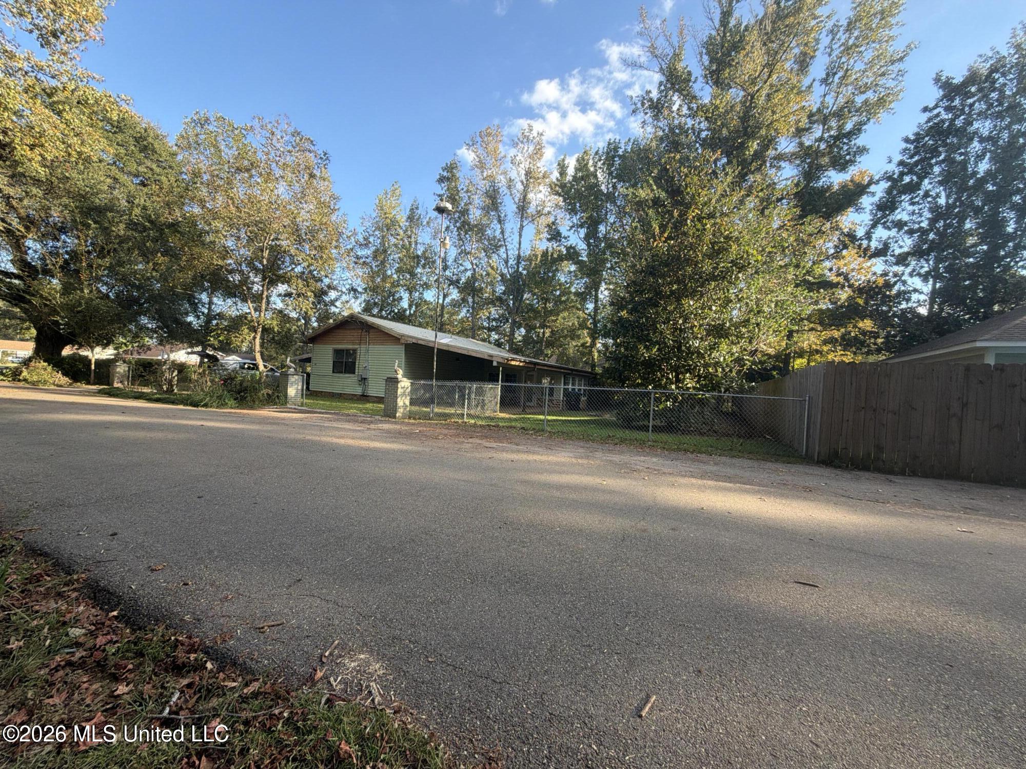 16 Meadows Street Property Photo 13