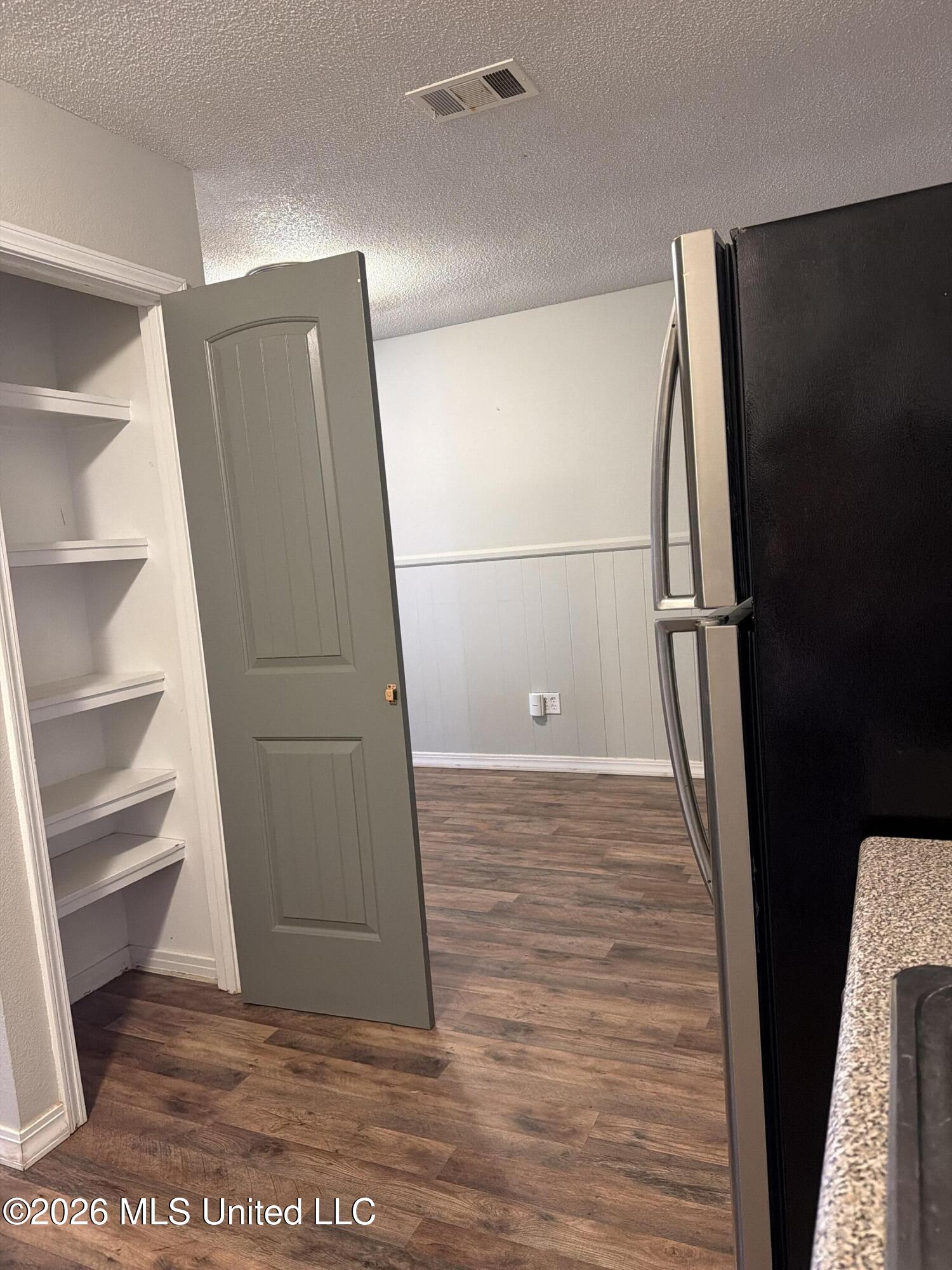 16 Meadows Street Property Photo 15