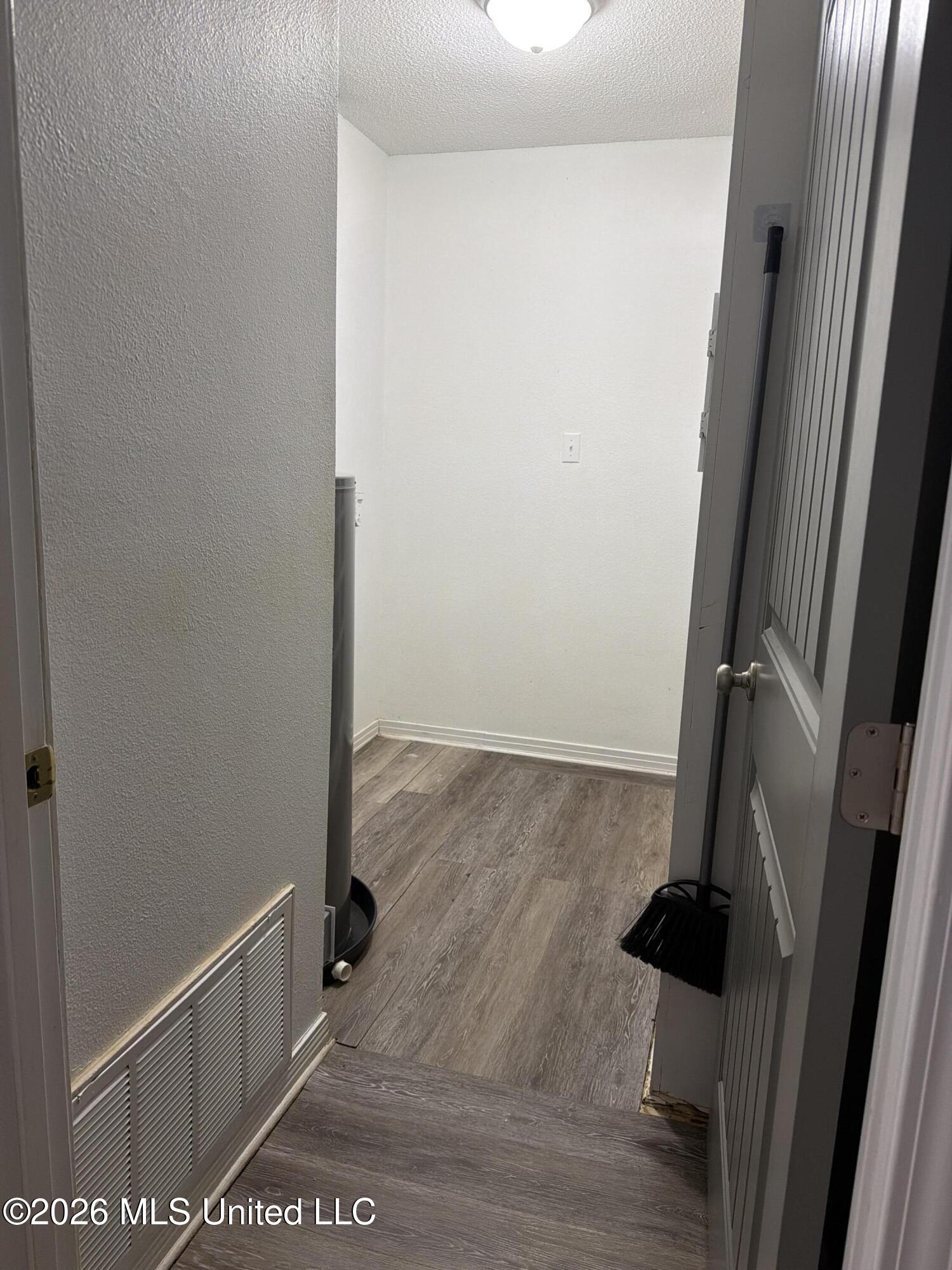 16 Meadows Street Property Photo 17