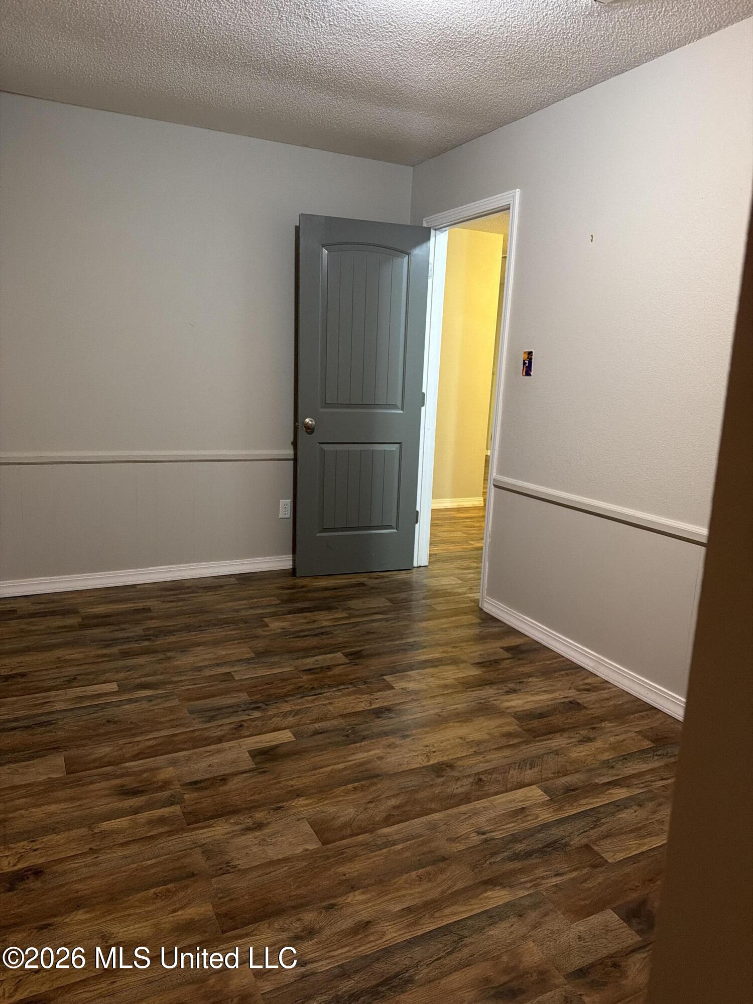 16 Meadows Street Property Photo 18
