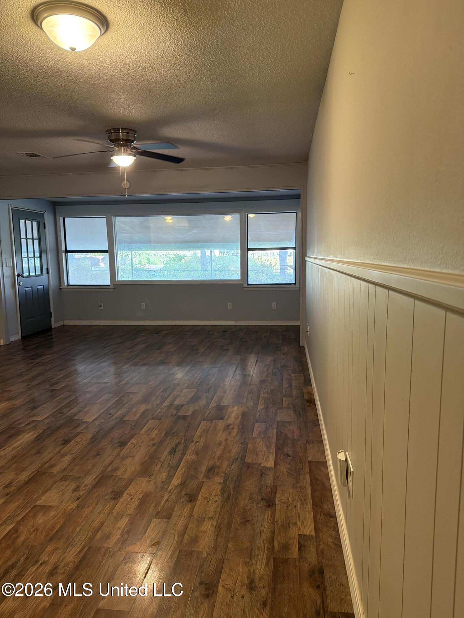 16 Meadows Street Property Photo 19