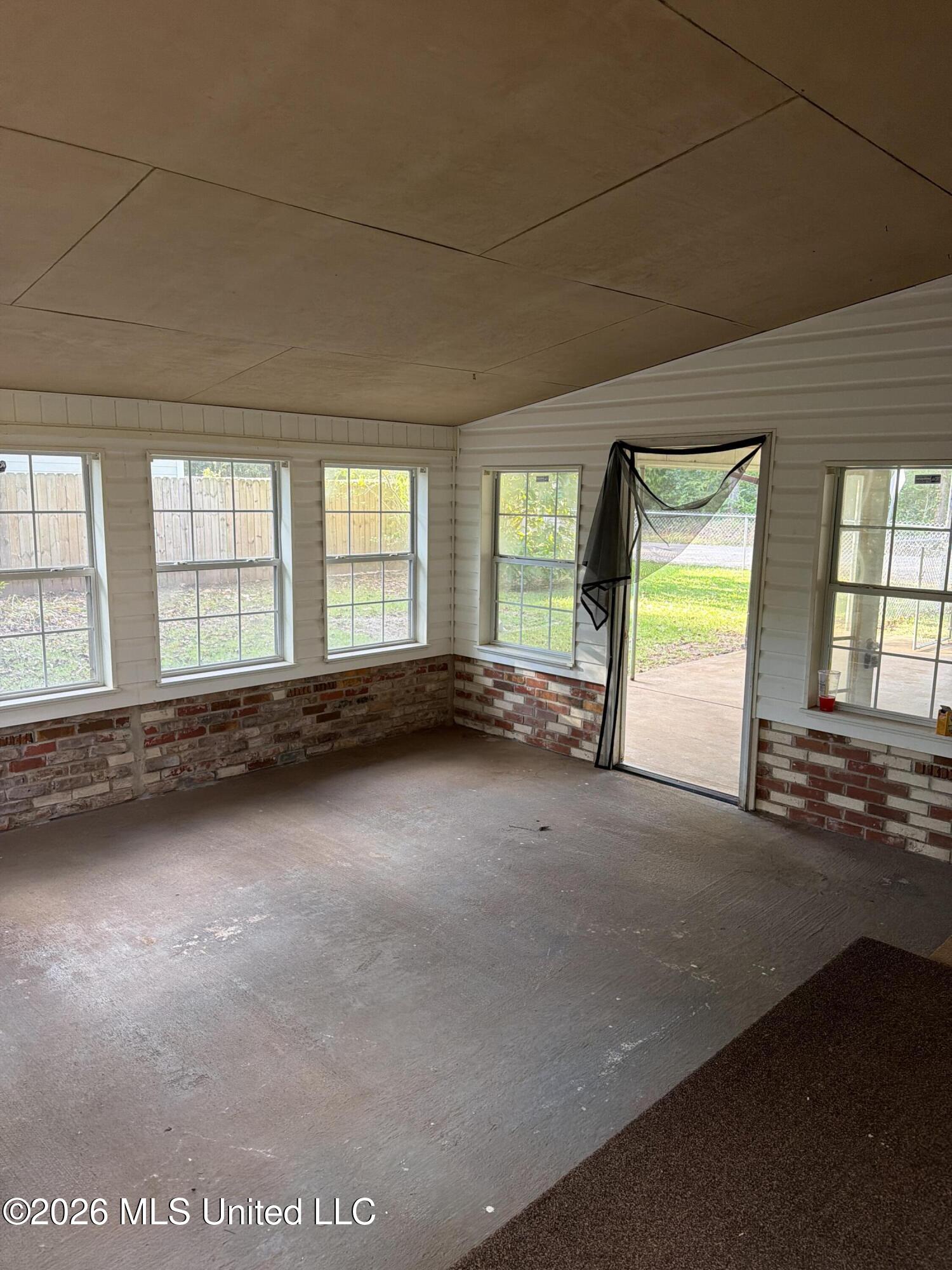 16 Meadows Street Property Photo 20