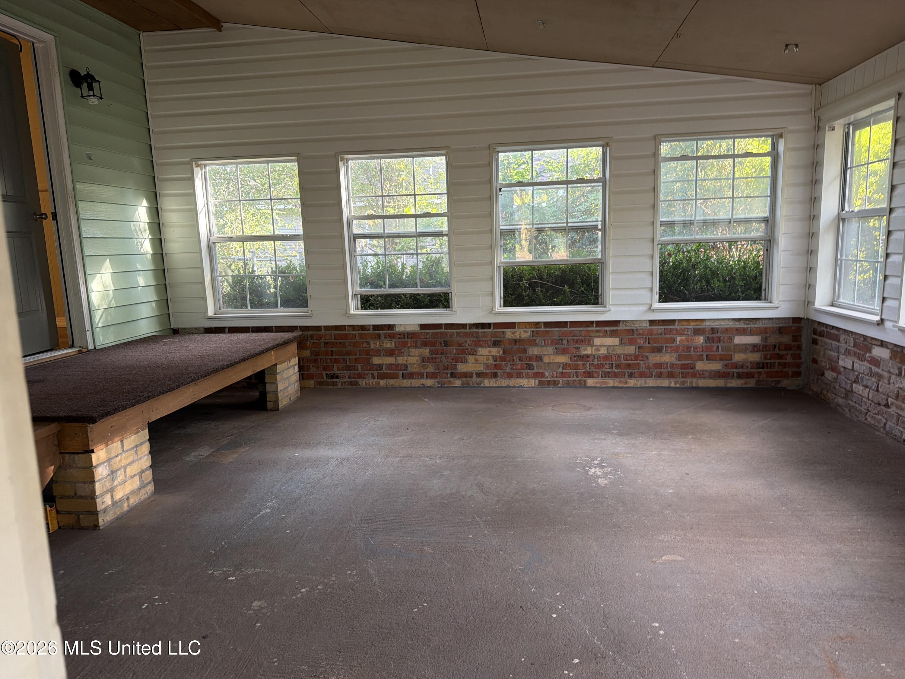 16 Meadows Street Property Photo 21