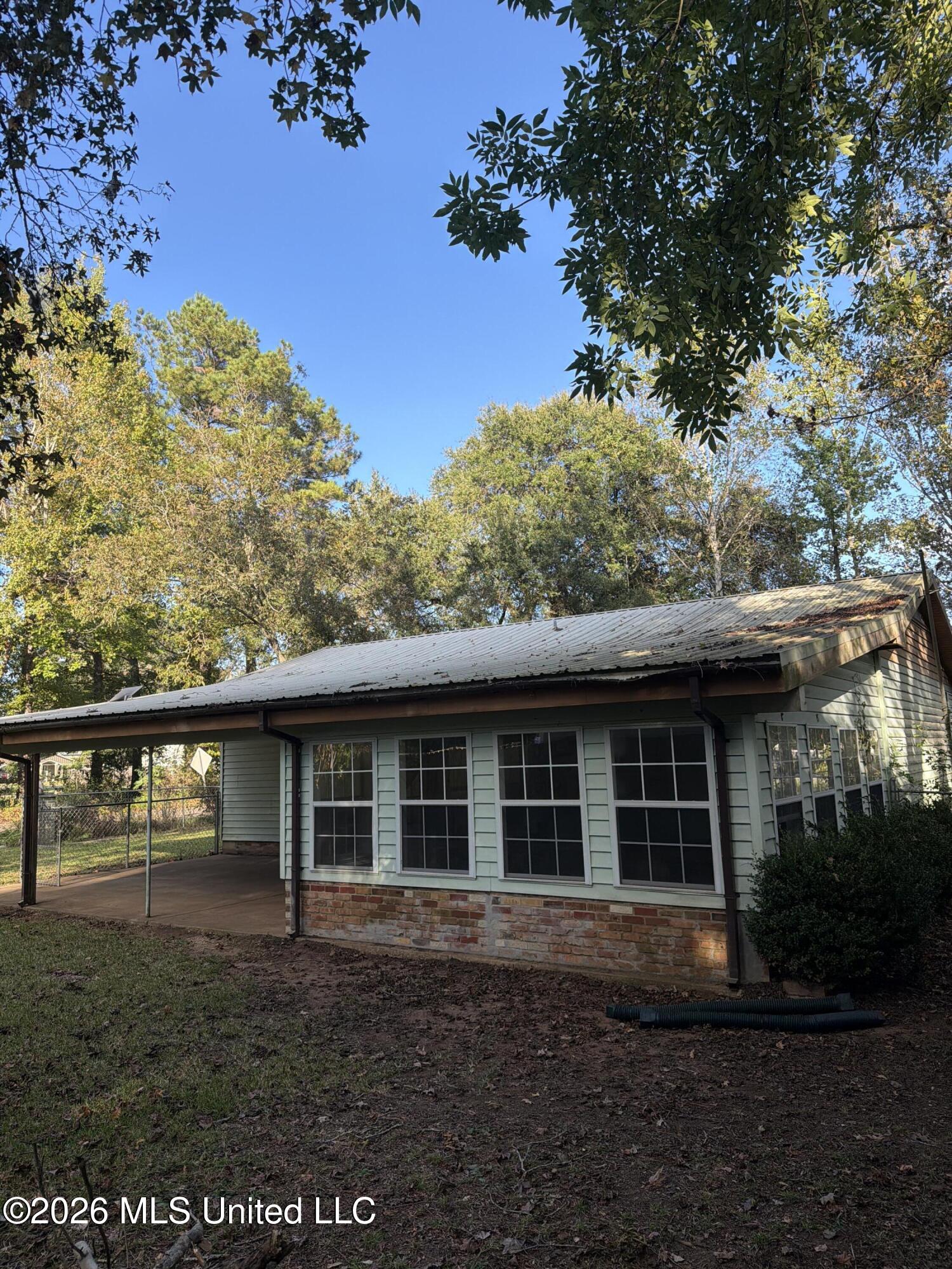 16 Meadows Street Property Photo 23