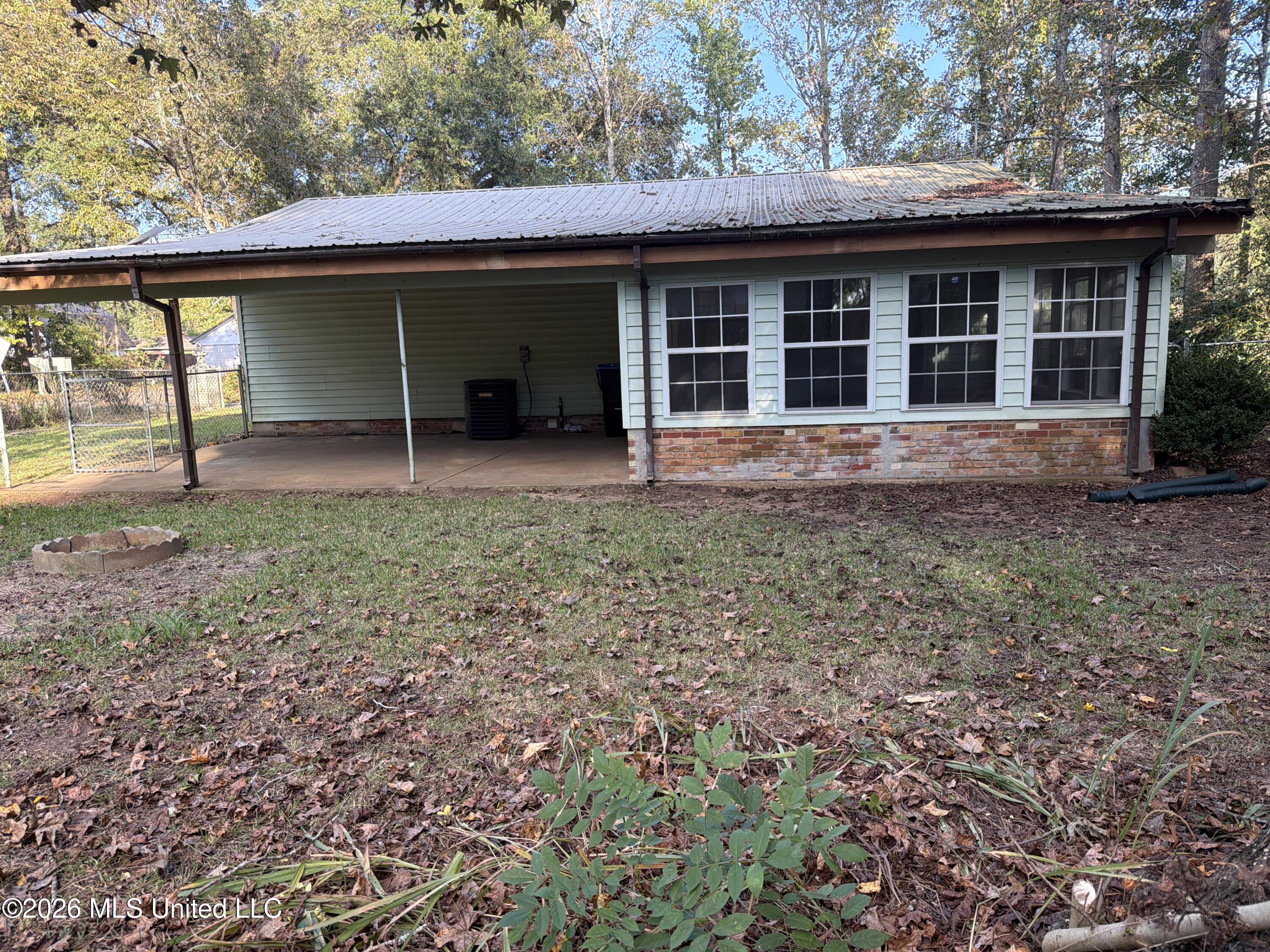 16 Meadows Street Property Photo 24