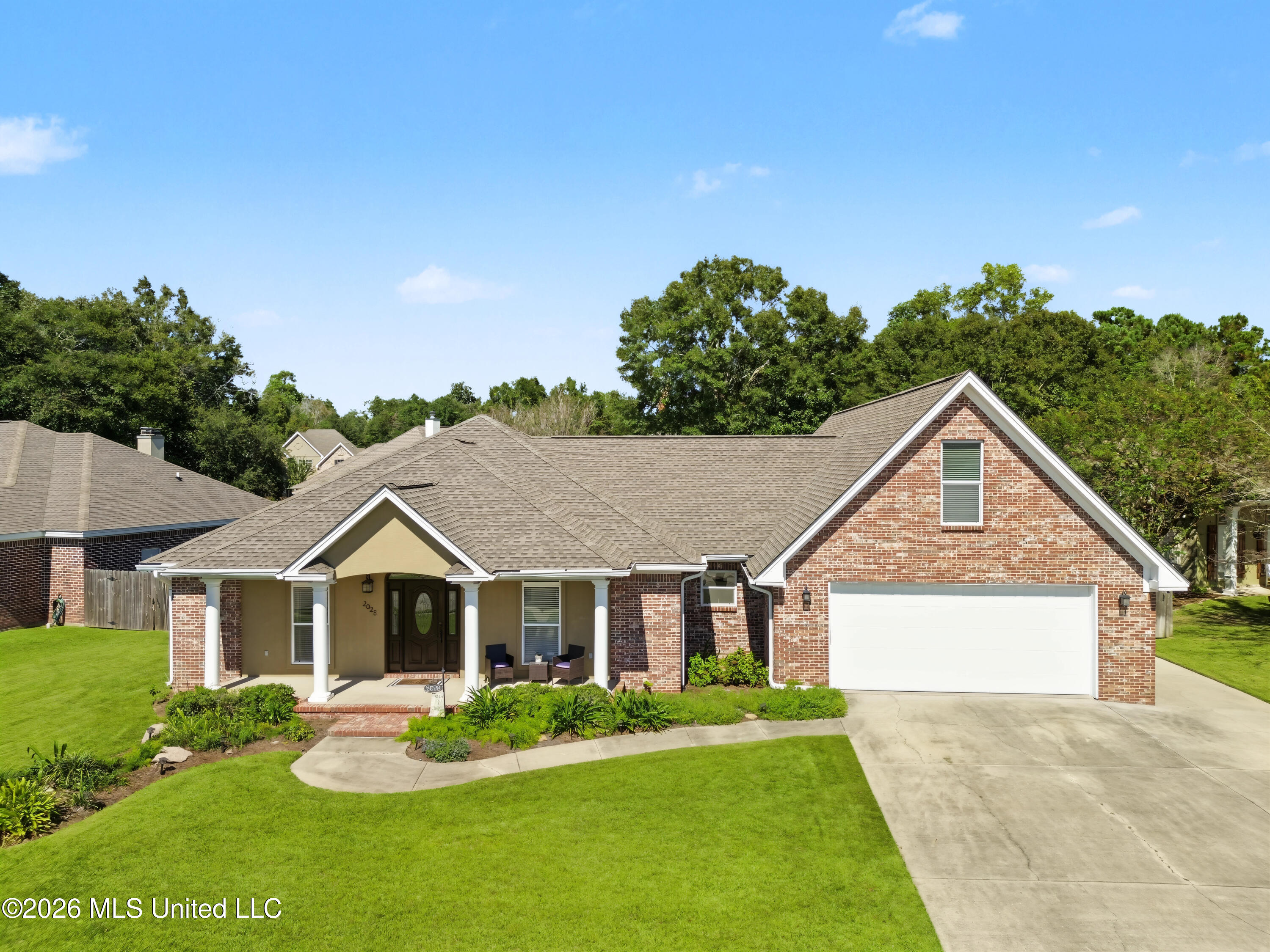 2028 Englewood Drive Property Photo 1