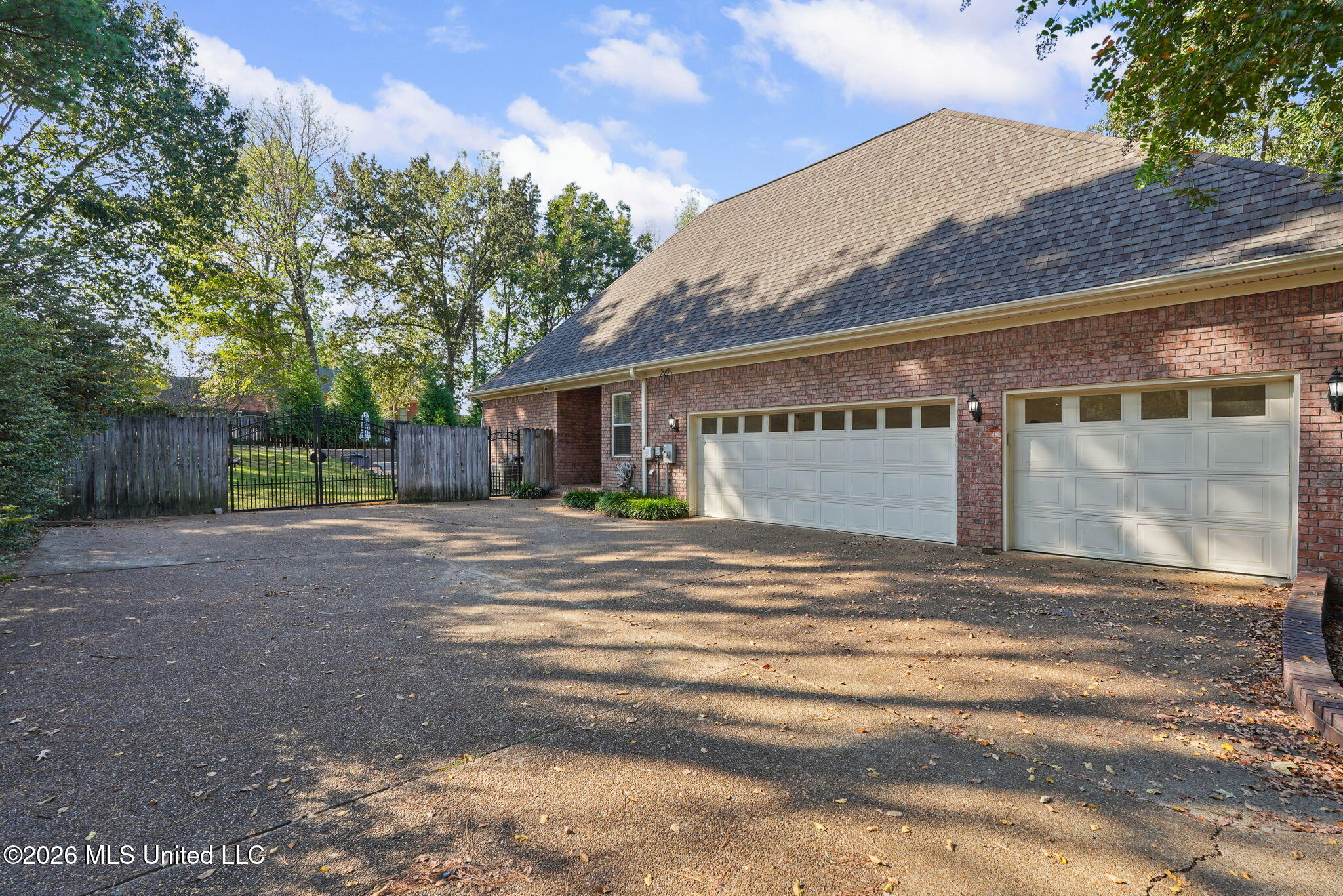 3838 Roman Forest Drive Property Photo 5