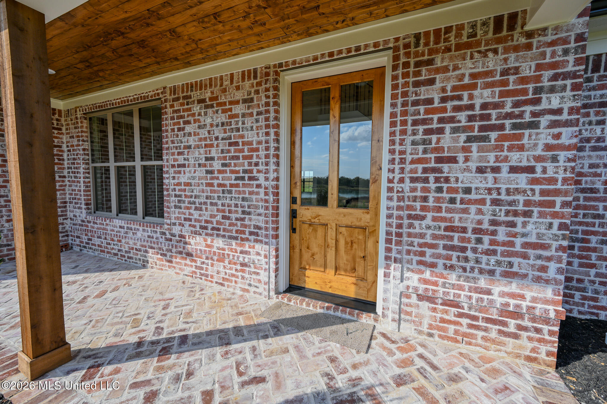 2306 Lochside Street Property Photo 4