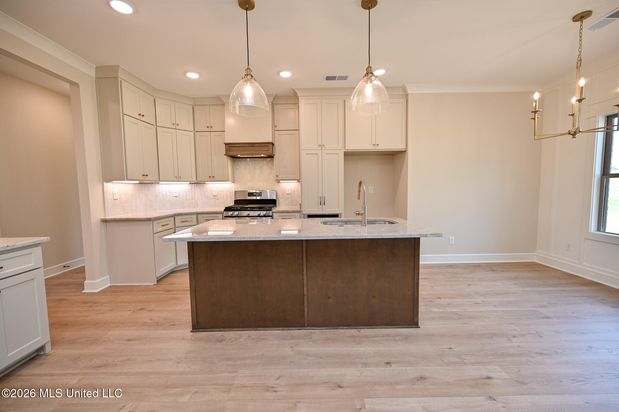 2306 Lochside Street Property Photo 17