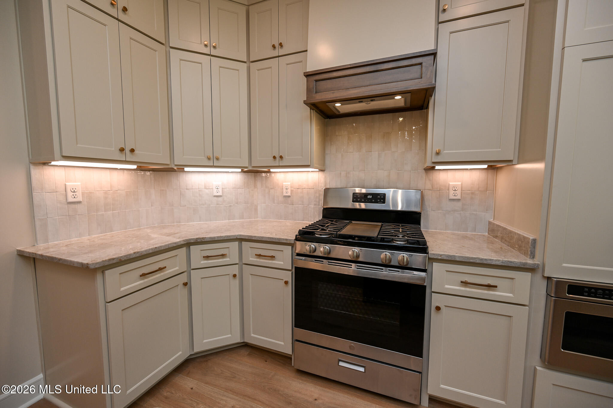 2306 Lochside Street Property Photo 23