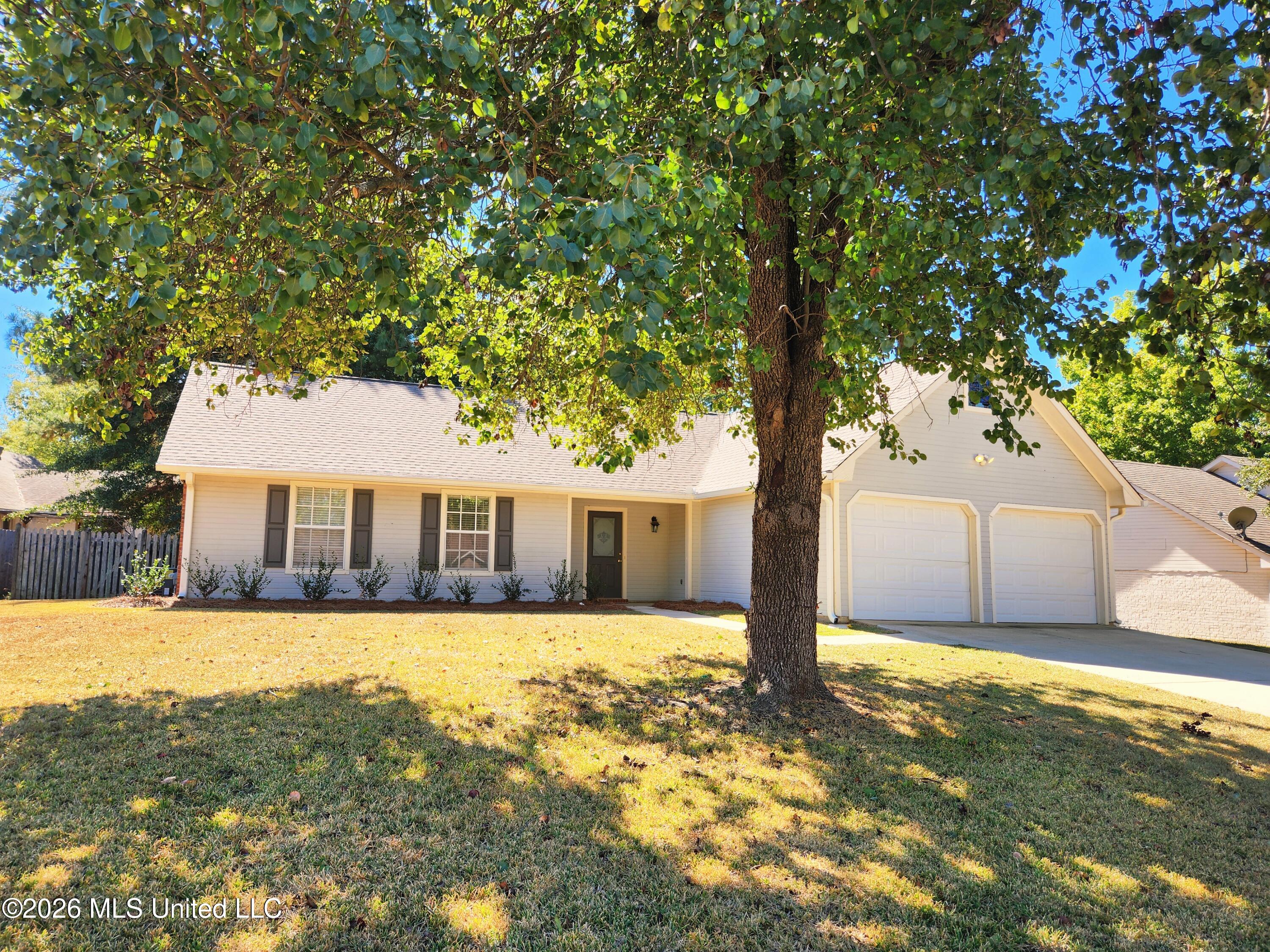635 Live Oak Drive Property Photo 1