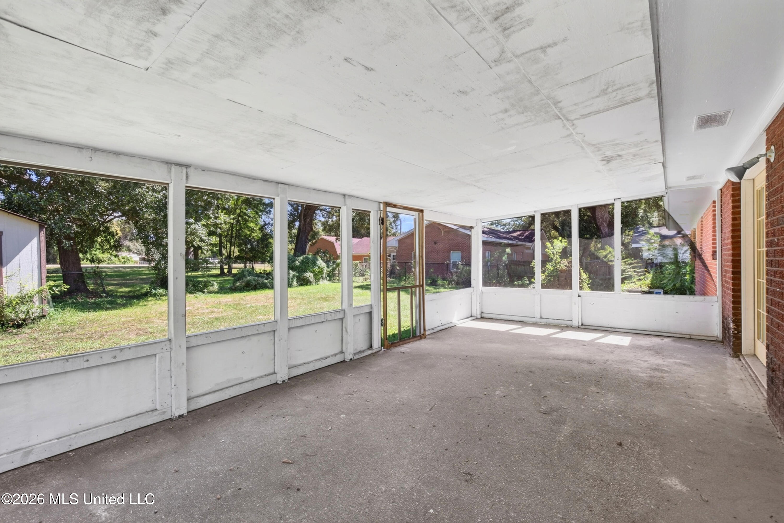 626 S Sherwood Drive Property Photo 11