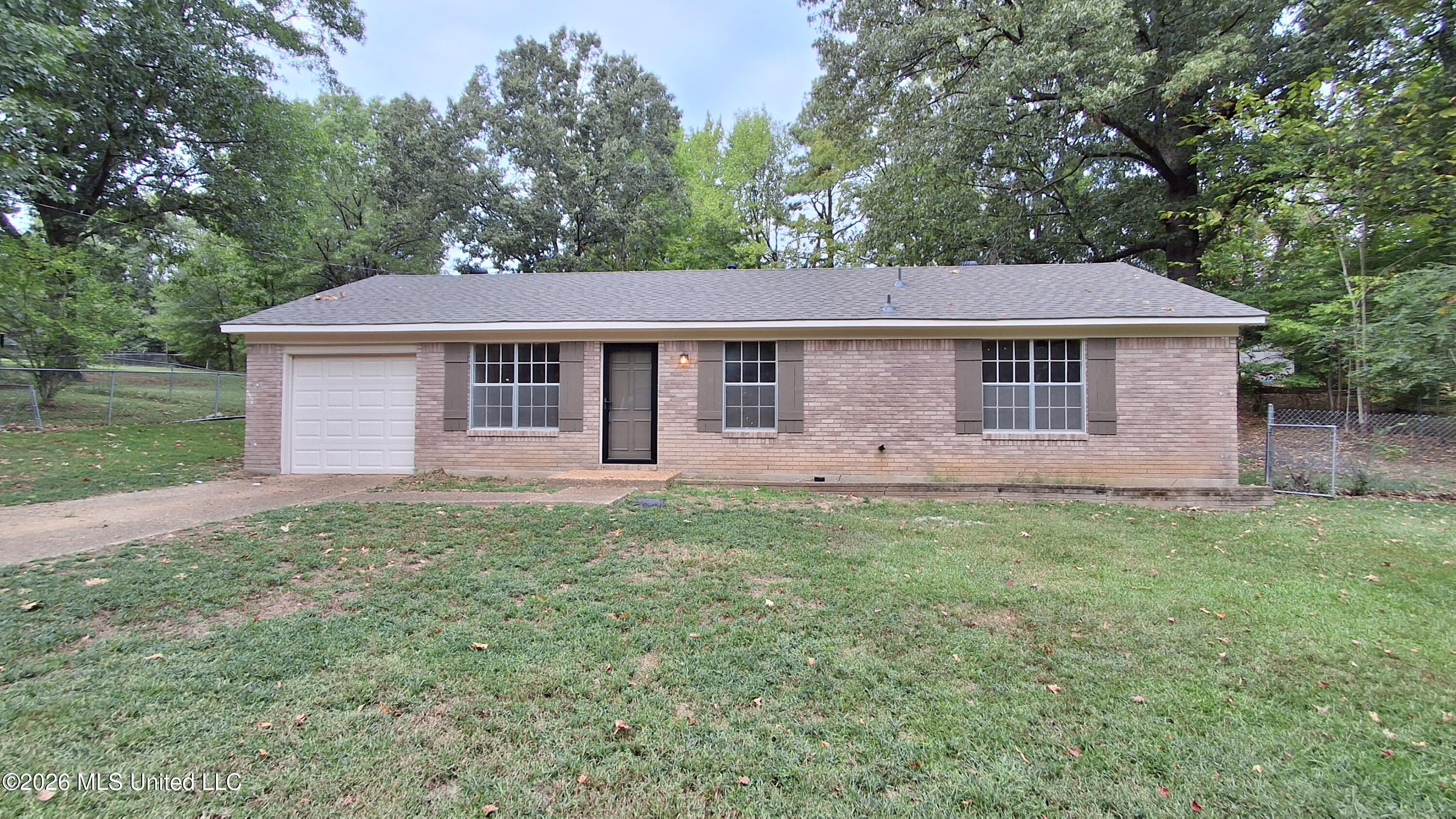 5562 Caroline Drive Property Photo 2