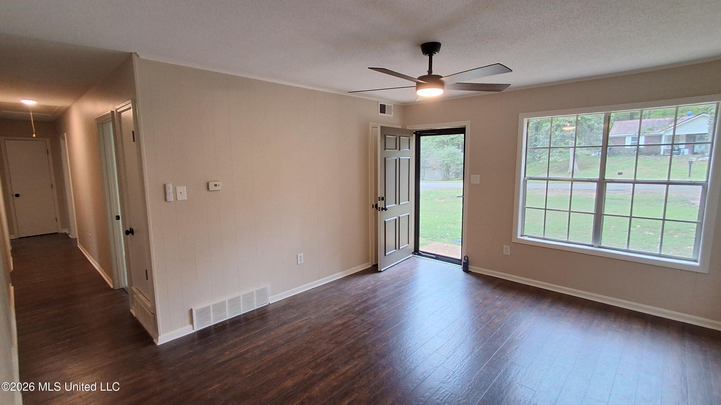 5562 Caroline Drive Property Photo 5